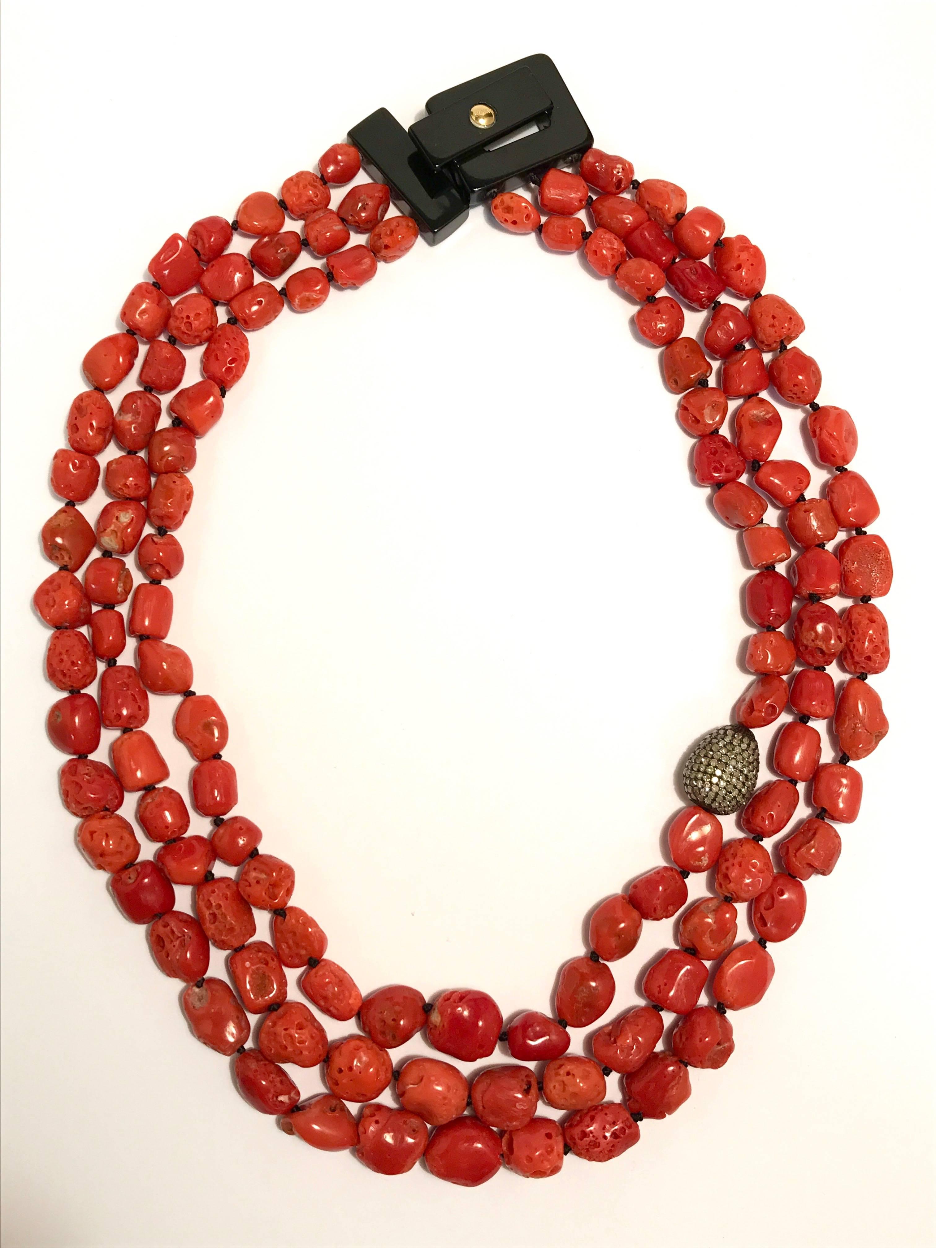 Coral Brown Diamonds and Bakelite Necklace In New Condition In Vannes, FR