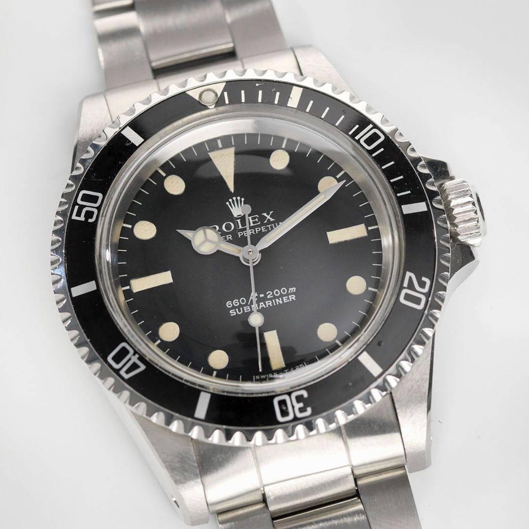 Rolex Submariner wristwatch in stainless steel, reference 5513-0 GILT maxi dial from circa 1976. This wonderful timepiece features an black dial, plastic crystal, locking waterproof crown, and original Oyster bracelet 93150. 
This watch measures 40