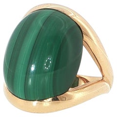 Anello d'oro 18 carati con malachite tagliata a cabochon