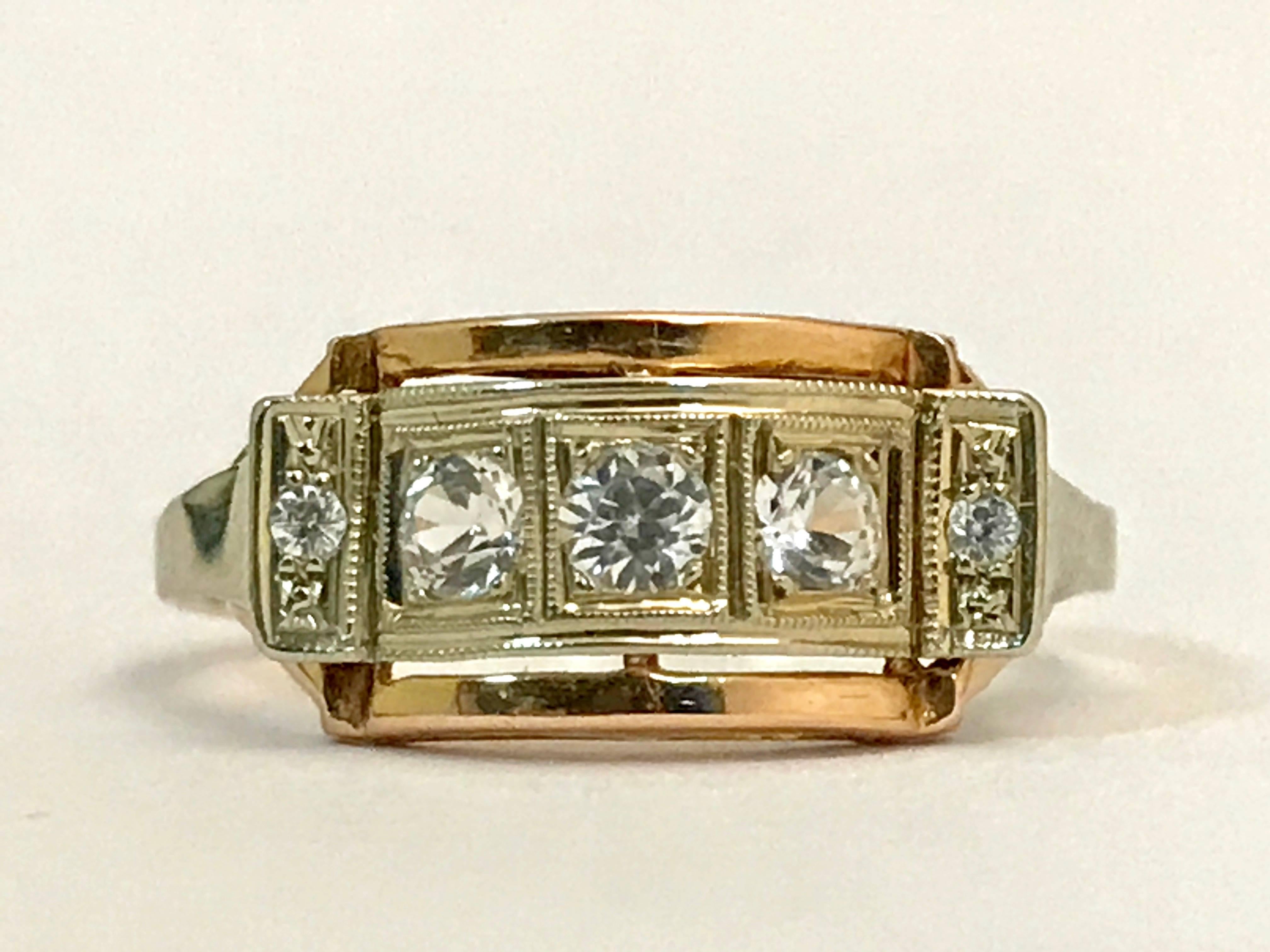The refined design of this rose gold ring makes it truly unique. The finely chased details in rose gold add a touch of sophistication and timeless elegance to this exceptional piece. The meticulous choice of quartz stones adds a touch of magic to