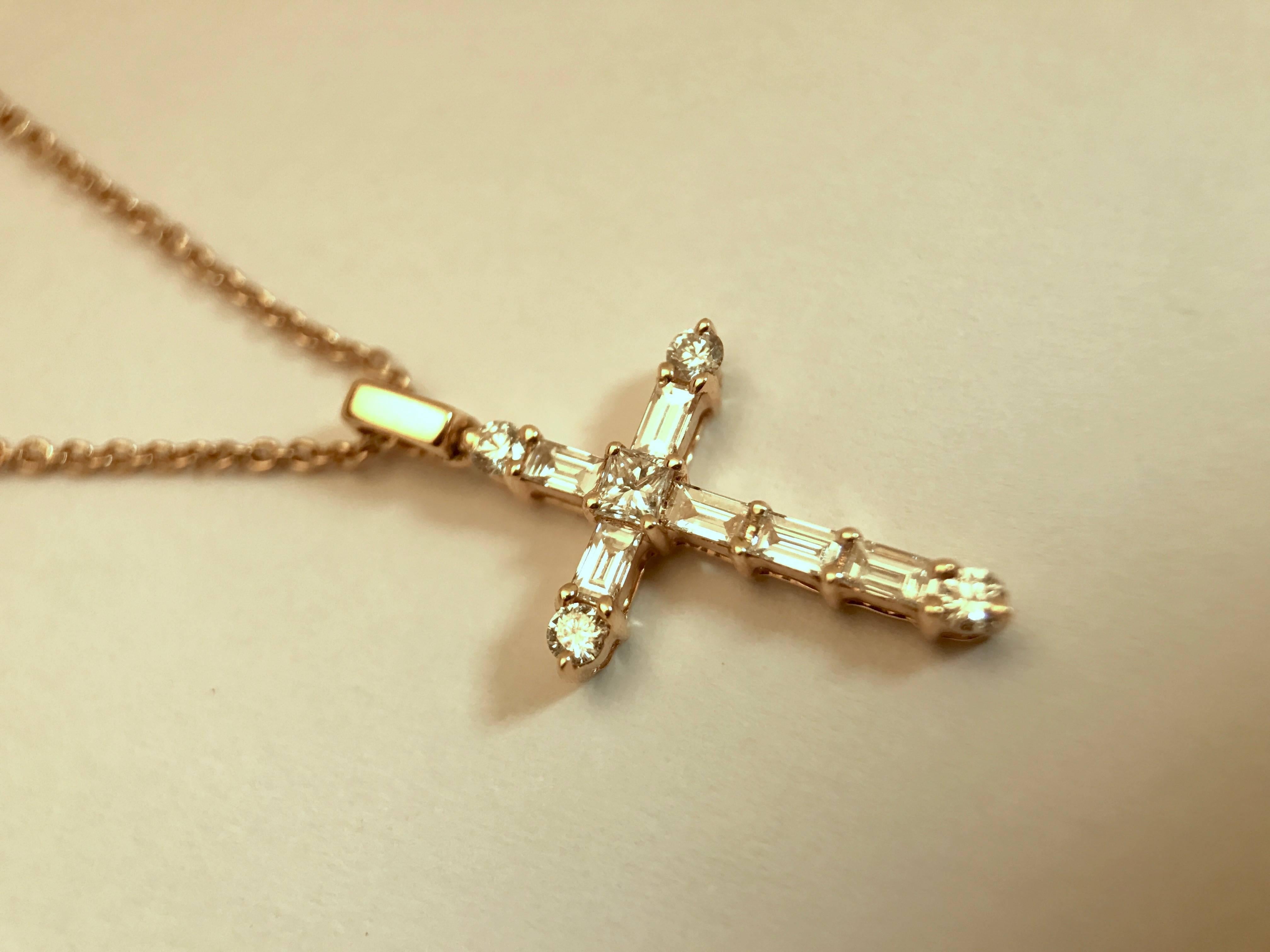 Diamonds Yellow Gold Cross Pendant Necklace In New Condition In Vannes, FR