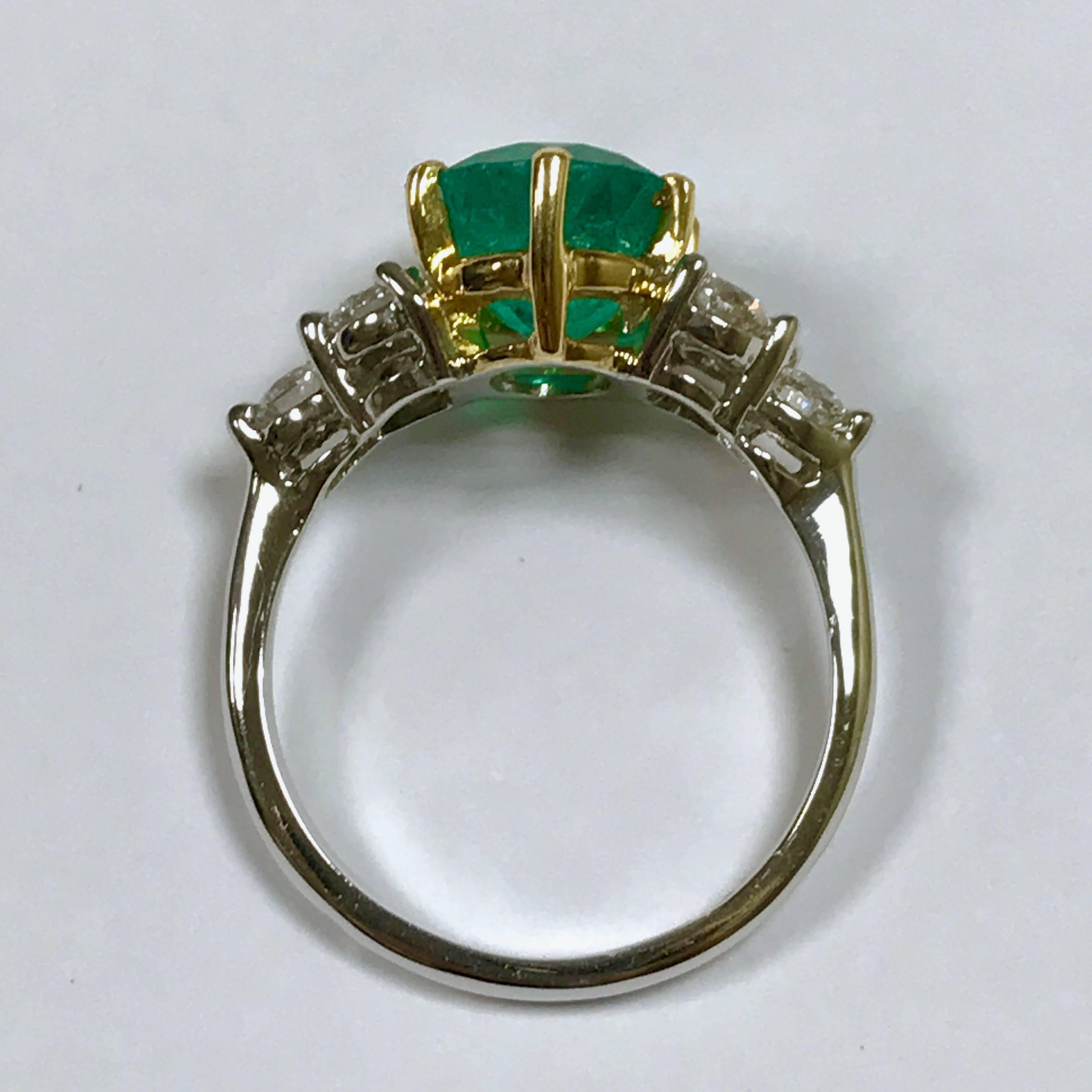 Emerald and Diamonds White and Yellow Gold In New Condition In Vannes, FR