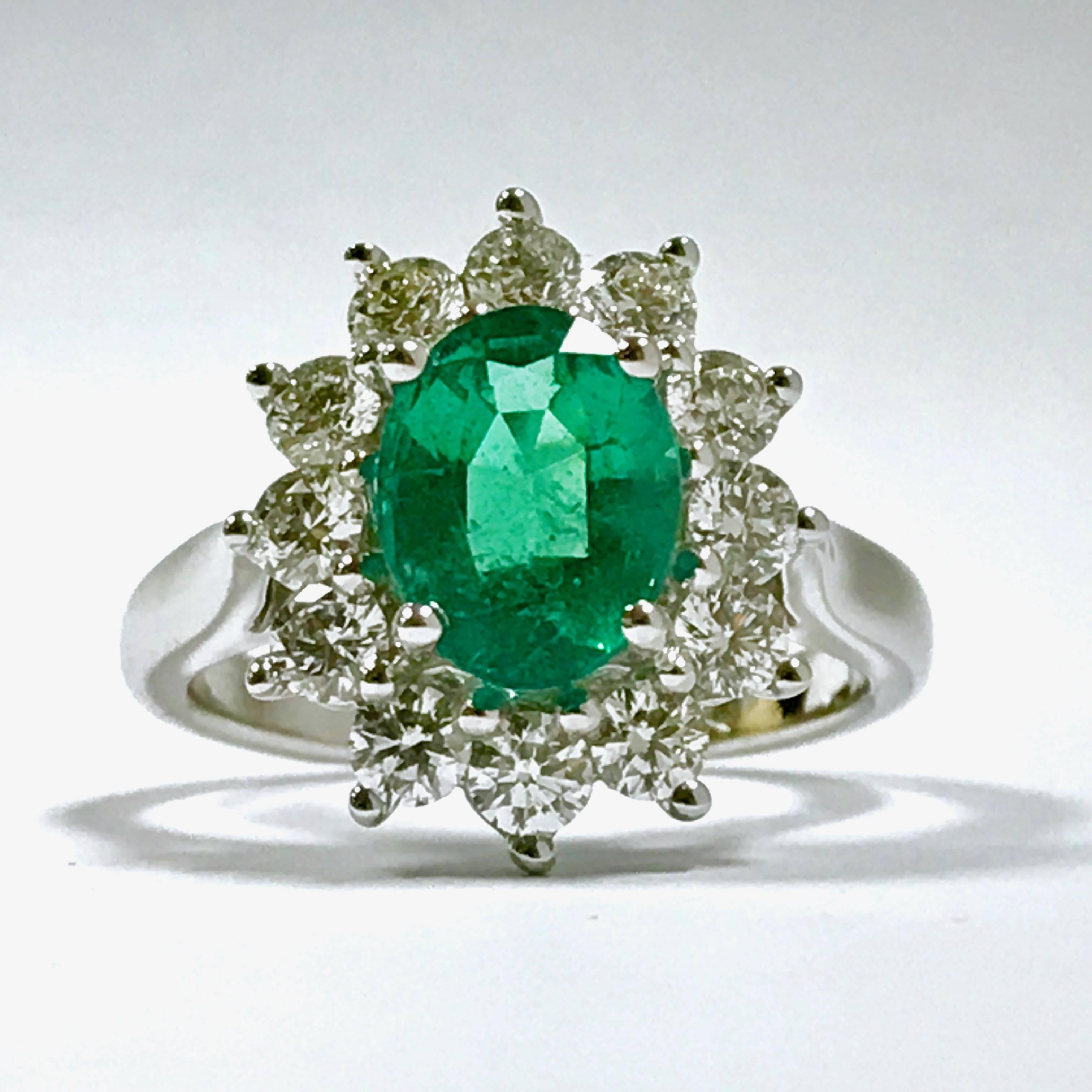Wonderfull Emerald 2 Carat and Diamonds White Gold Ring.
Emerald 2 Carat
12 Diamonds 1,09 Carat
White Gold 18 Carat 
Size 54