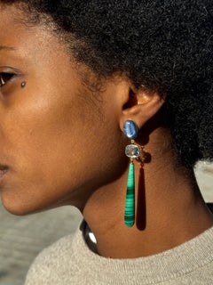 Boucles d'oreilles longues pendantes en or jaune 18 carats, avec cyanite bleu ciel, topaze et malachite