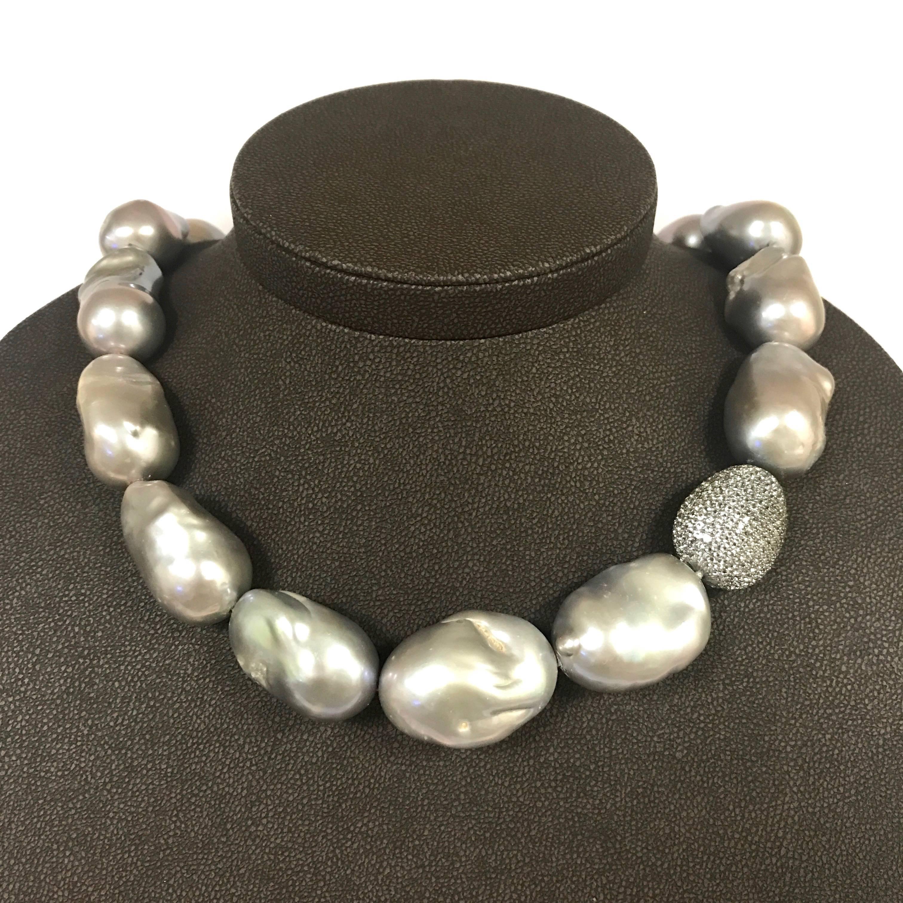 Topaz and Grey Sky Cultured Baroque Pearls Necklace.
Topaz
Grey Sky Cultured Baroque Pearls