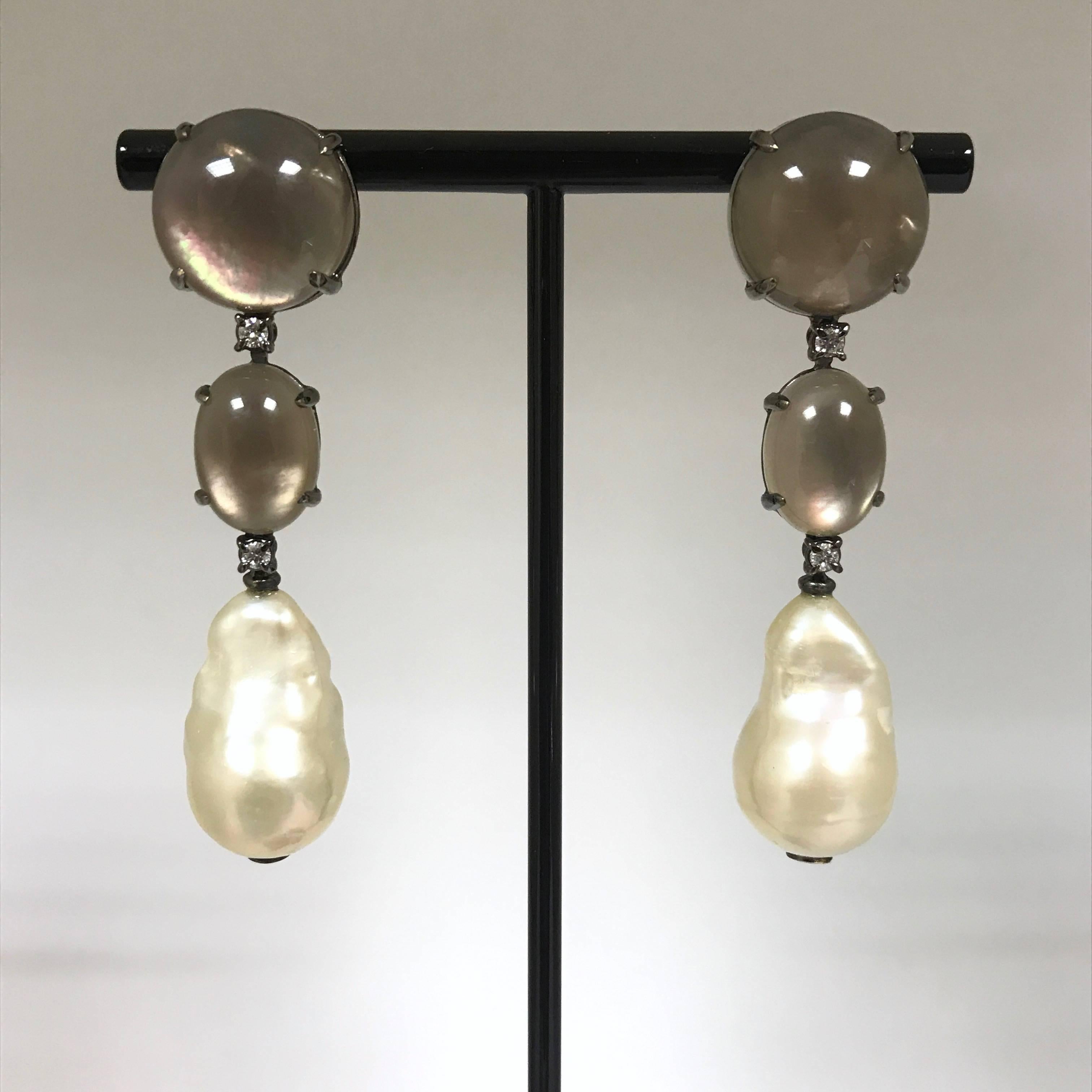Cultured Pearls Smoky Quartz and White Diamonds Drop Earrings
Cultured Pearls
Smoky Quartz
White Diamonds 0,32 Carat
Black Gold 18 K
