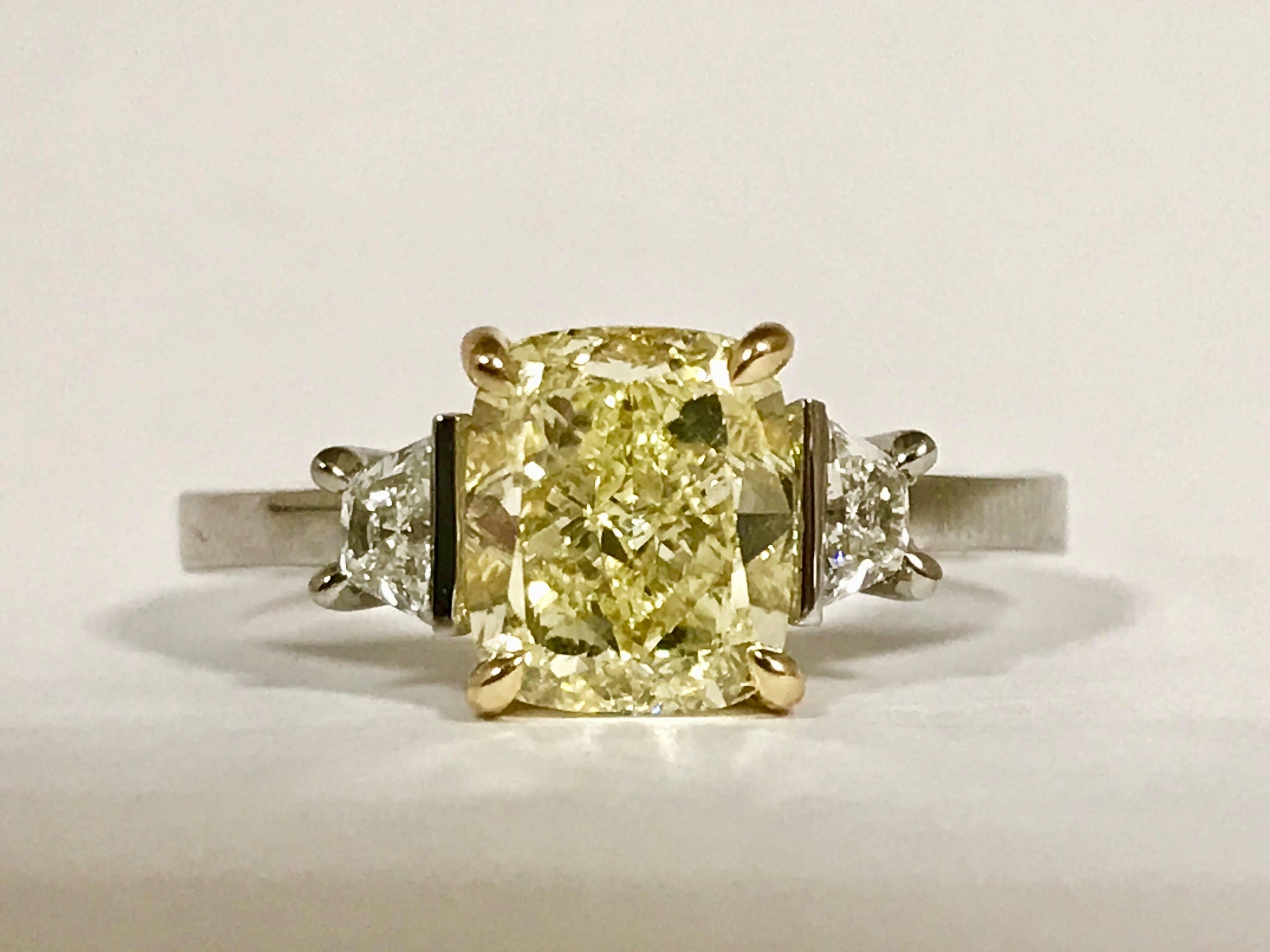 Fancy Yellow Diamond 2,42 Carat VS1 GIA Certified Ring.
Fancy Yellow Diamond 2,42 Carat VS1 GIA Certified 
Diamonds FG/VS 0,33 Carat
Platinum
