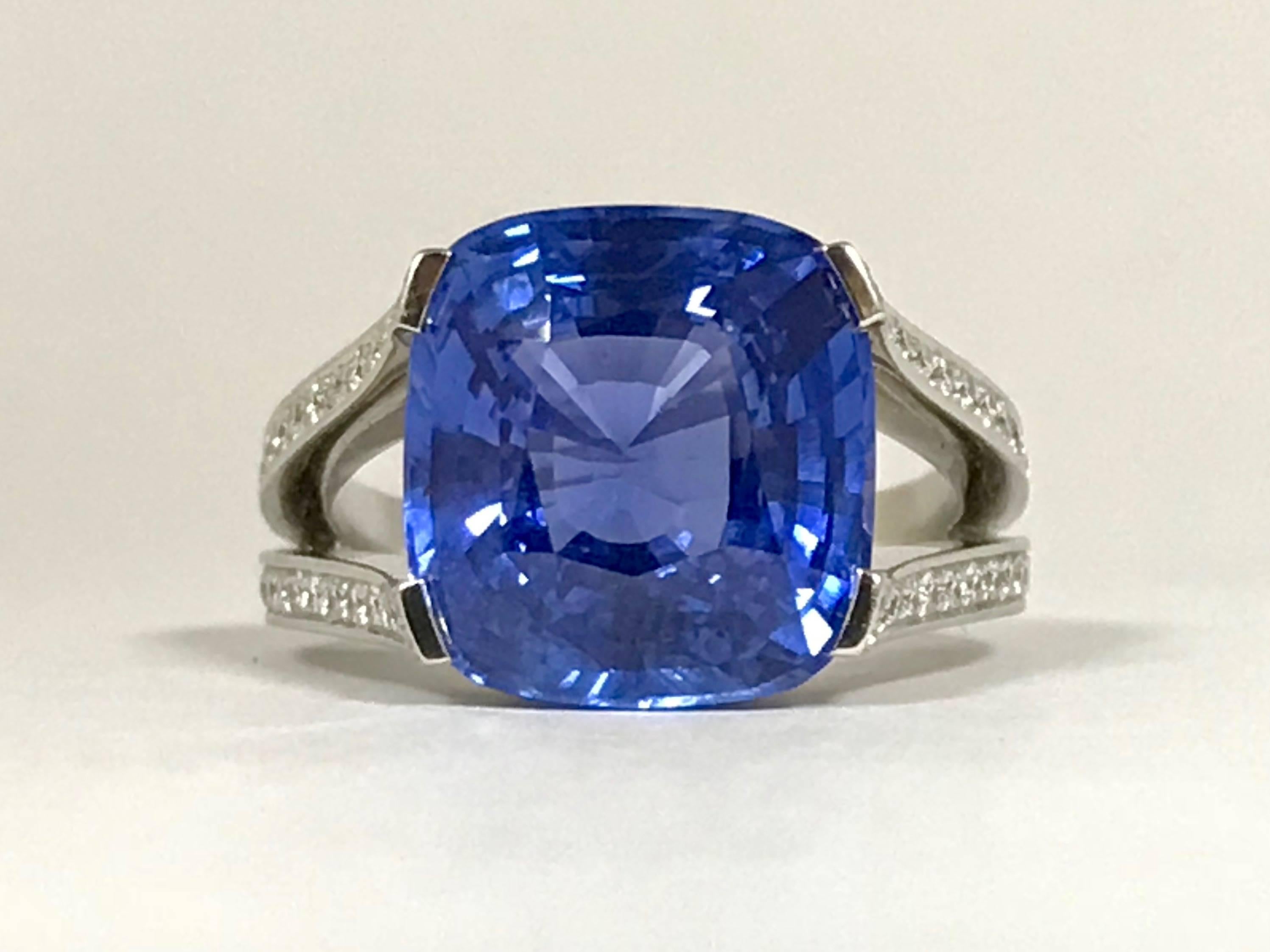Natural Blue Ceylon Sapphire Shaped Cushion GRS Certified 9.47 Carat and Diamonds Gold Palladium Ring.
Natural Blue Ceylon Sapphire Unheated Shaped Cushion GRS Certified 9.47 Carat 12,36x11,51x7,17 (mm)
216 Diamonds FG/VSSI 0,87 Carat
Palladium Gold