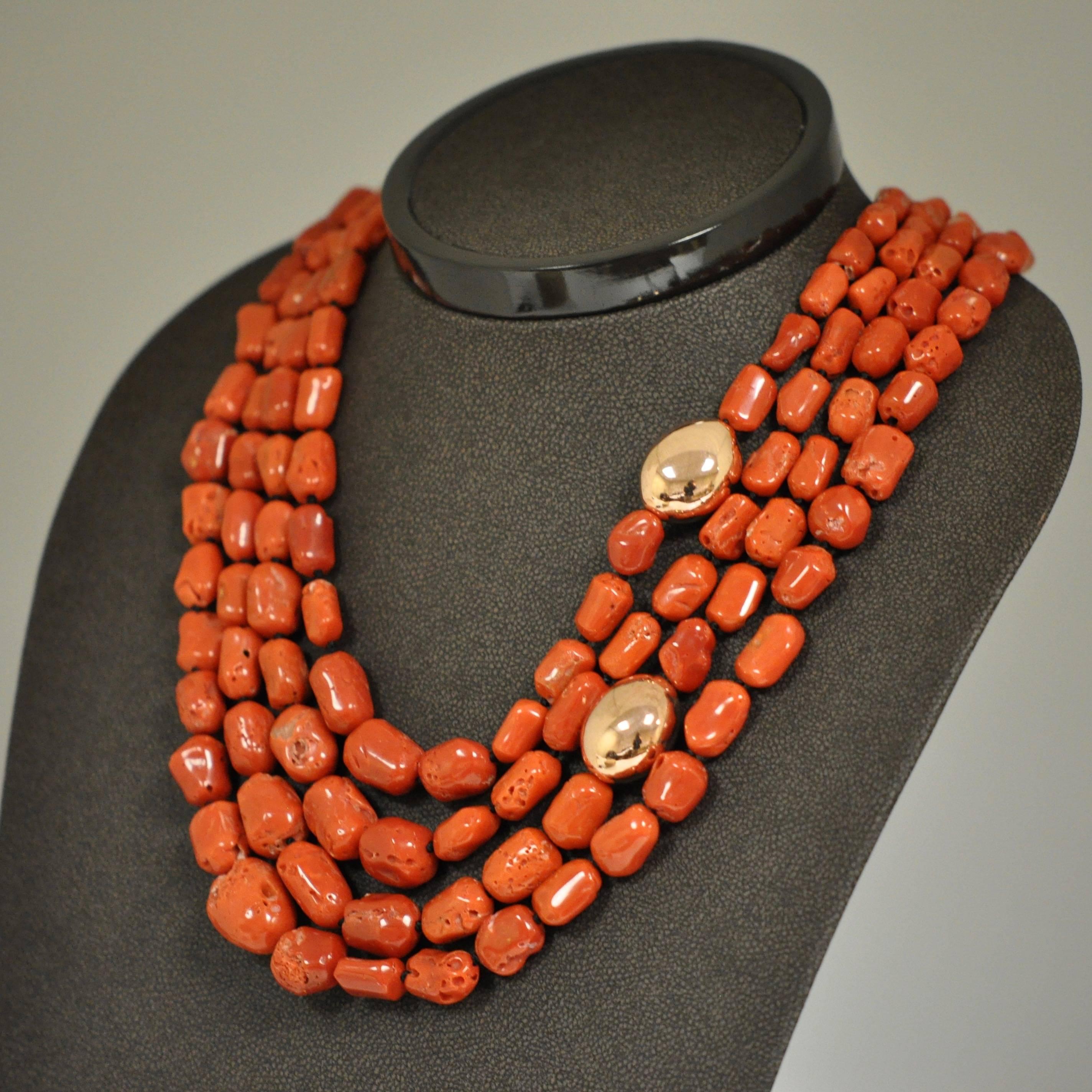 Discover this Coral and Rose Gold Pearls Bakelite Clasp Beaded Necklace. 
Natural Coral 
Bakelite Clasp 
2 Rose Gold Pearl 18 Carat
