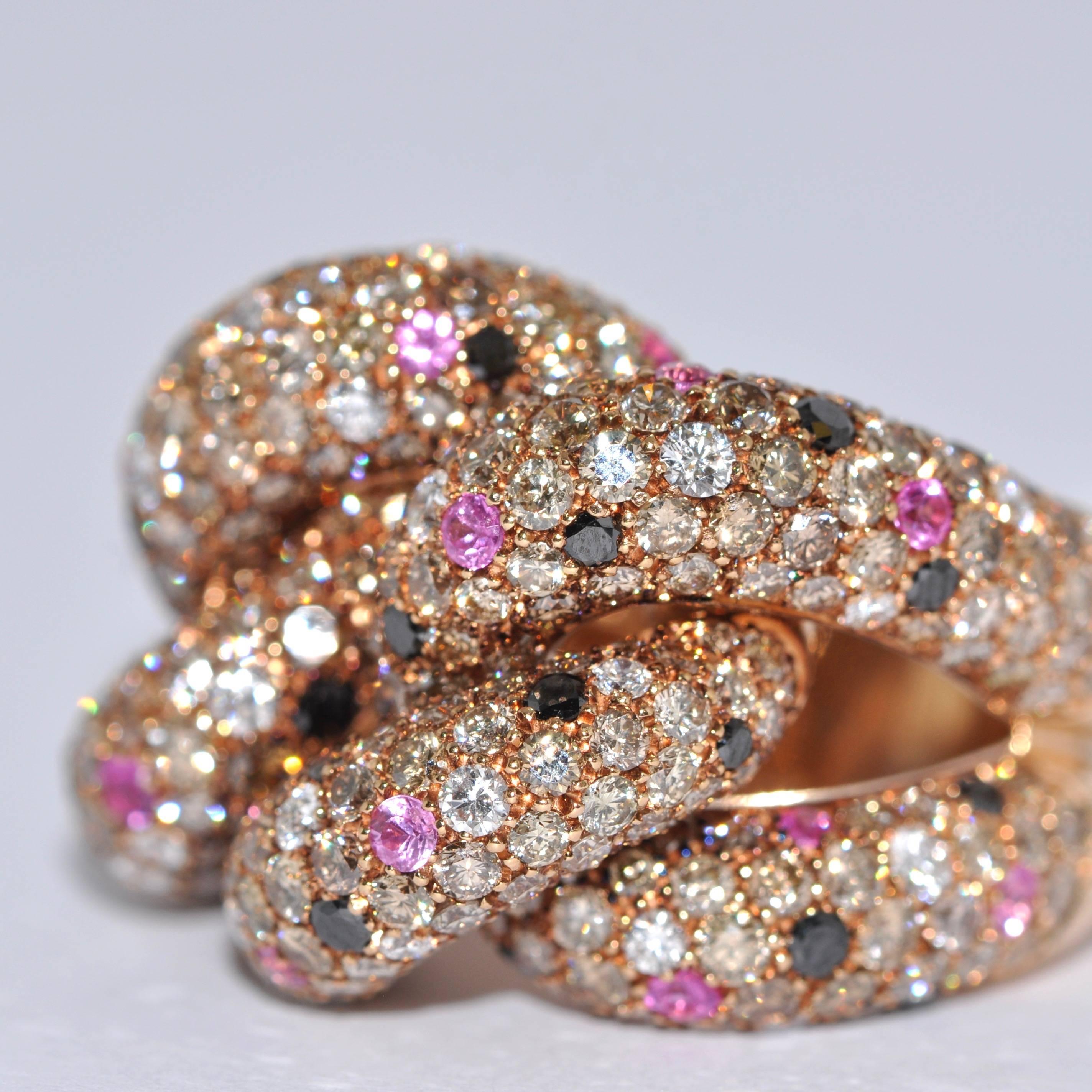 Black and White Diamonds with Pink Sapphires Yellow Gold Interlaced Ring In New Condition In Vannes, FR