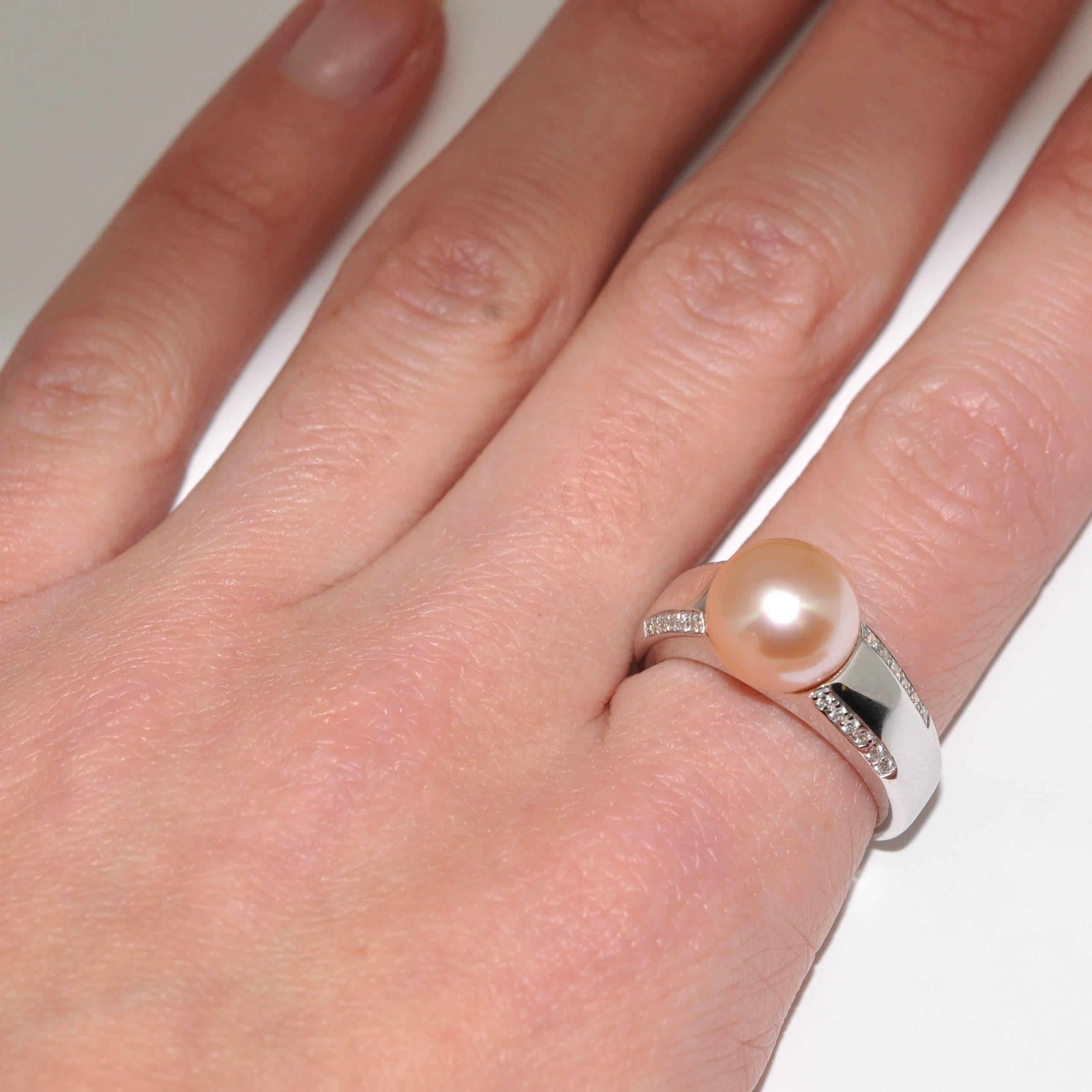 Women's Ring Rose Cultured Pearl White Diamonds White Gold 18 Karat For Sale