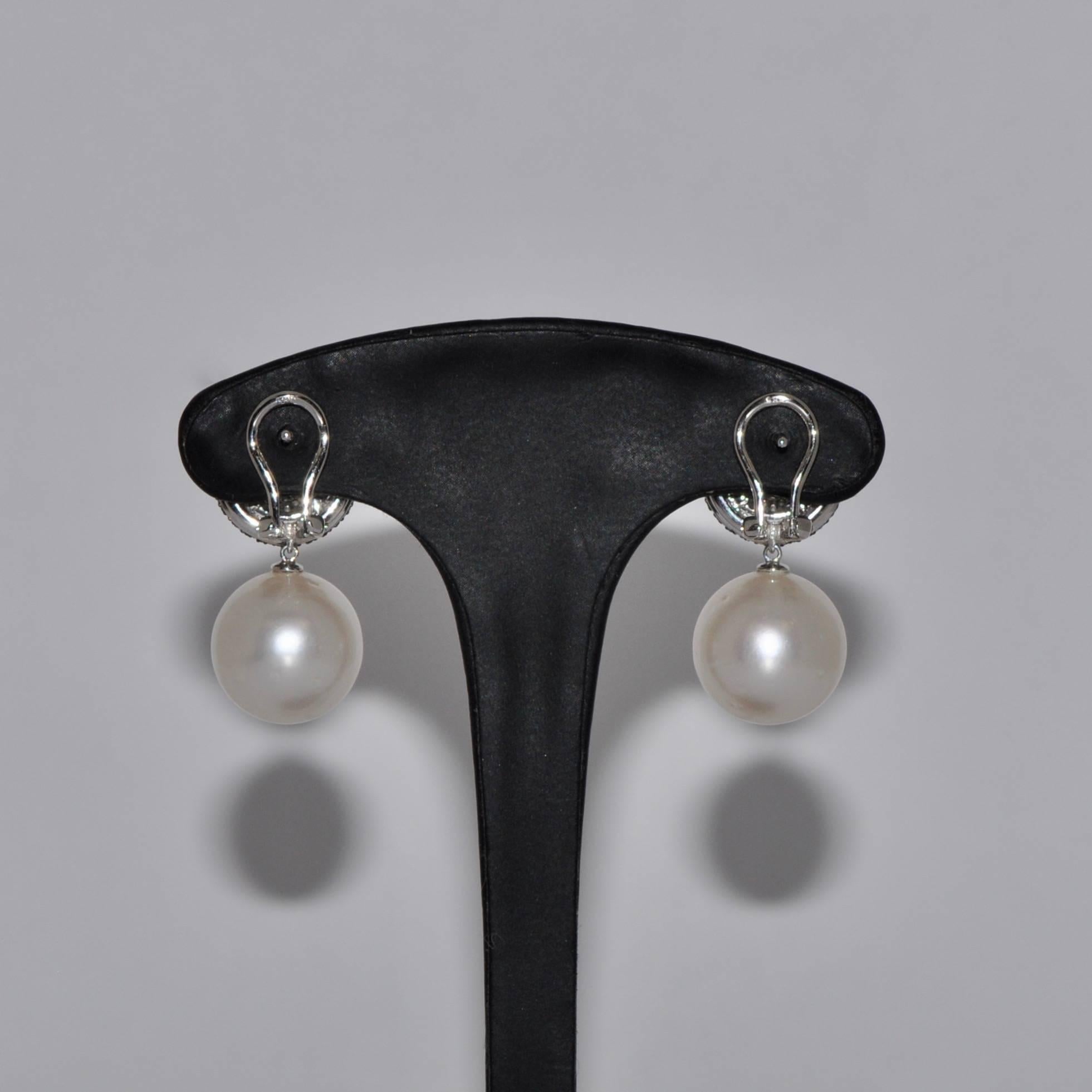 Cultured Pearls and Diamonds White Gold 18 Carat Chandelier Earrings In New Condition In Vannes, FR