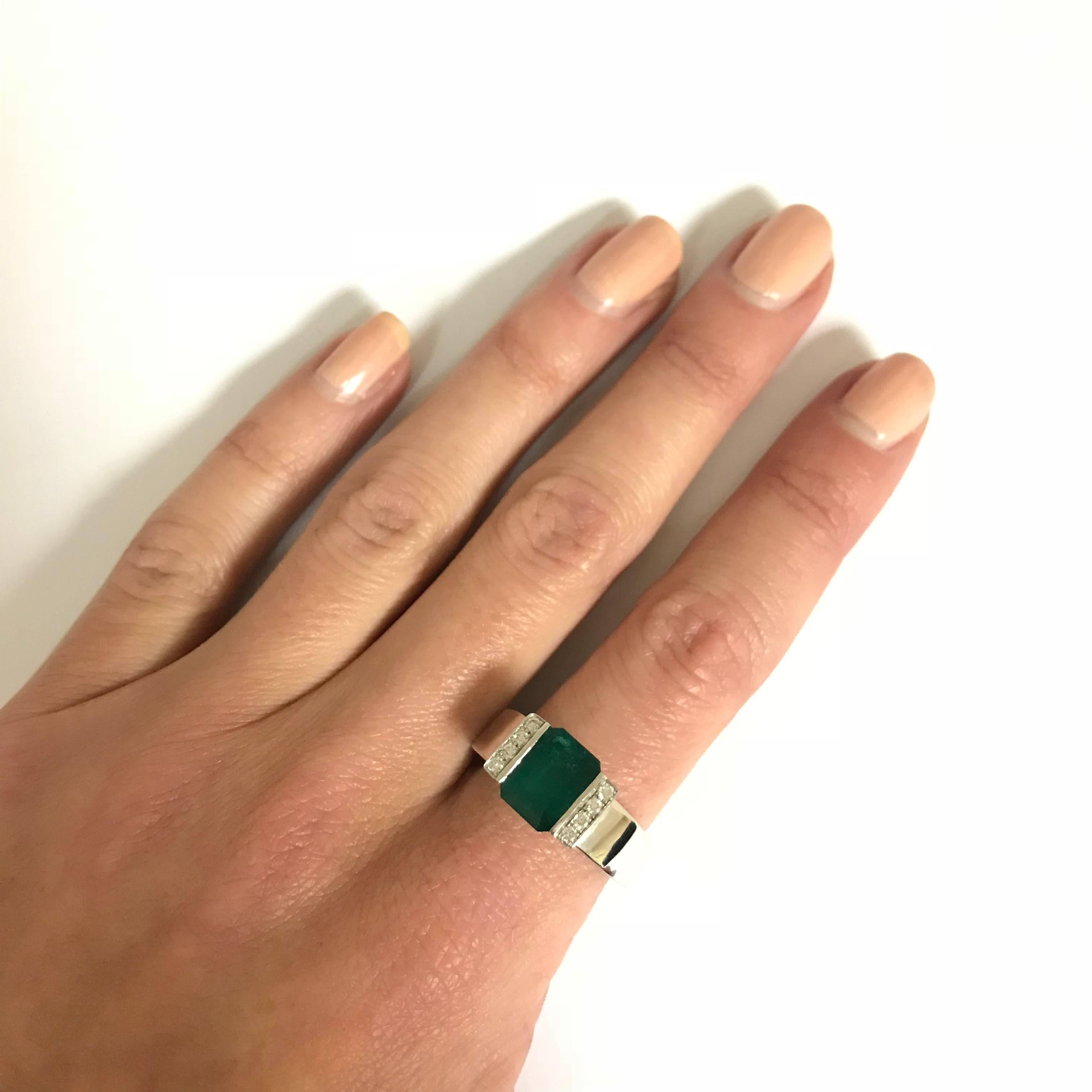 Emerald and Diamonds White Gold Engagement Ring In New Condition In Vannes, FR