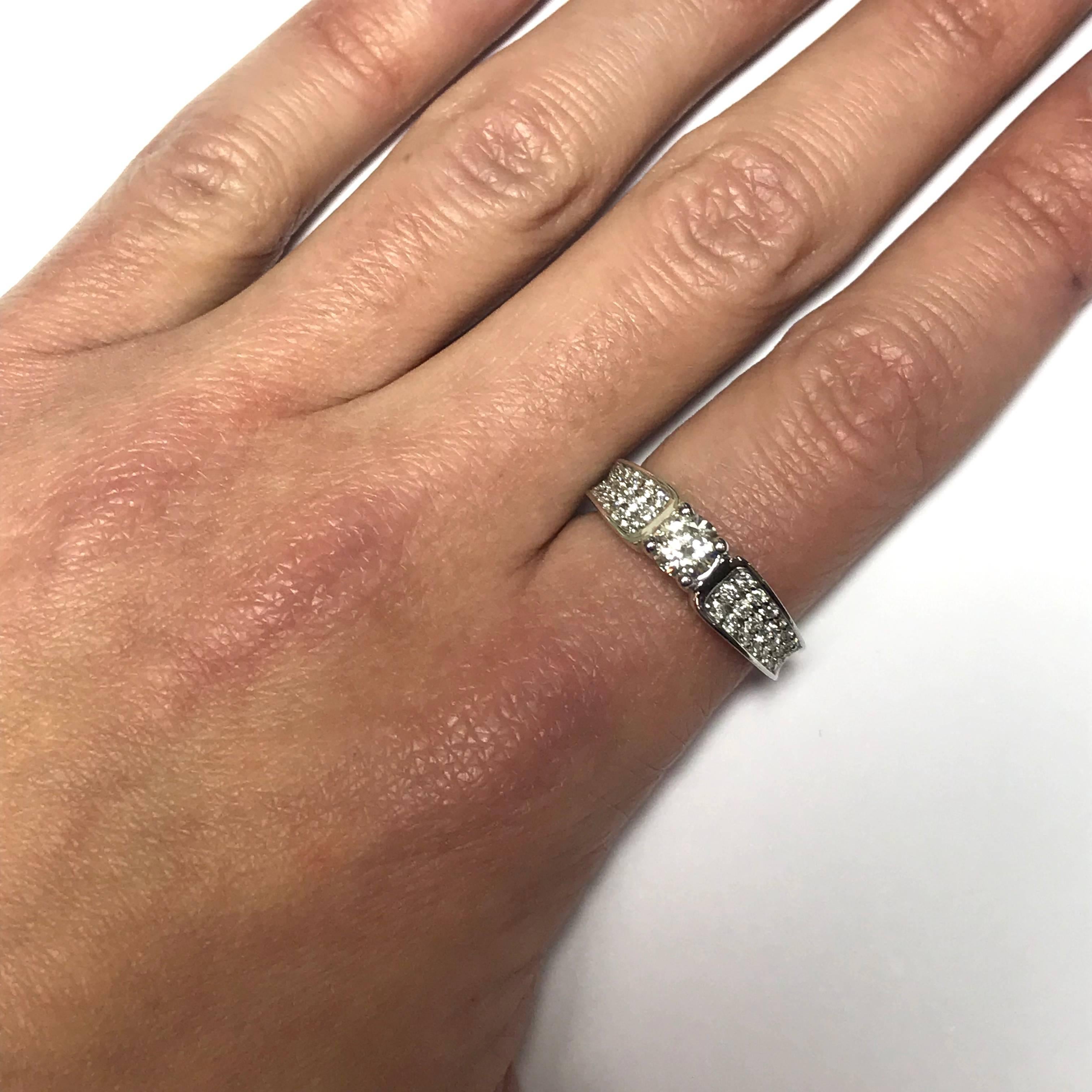 White Diamonds and White Gold 18 Carat Engagement Ring In New Condition In Vannes, FR