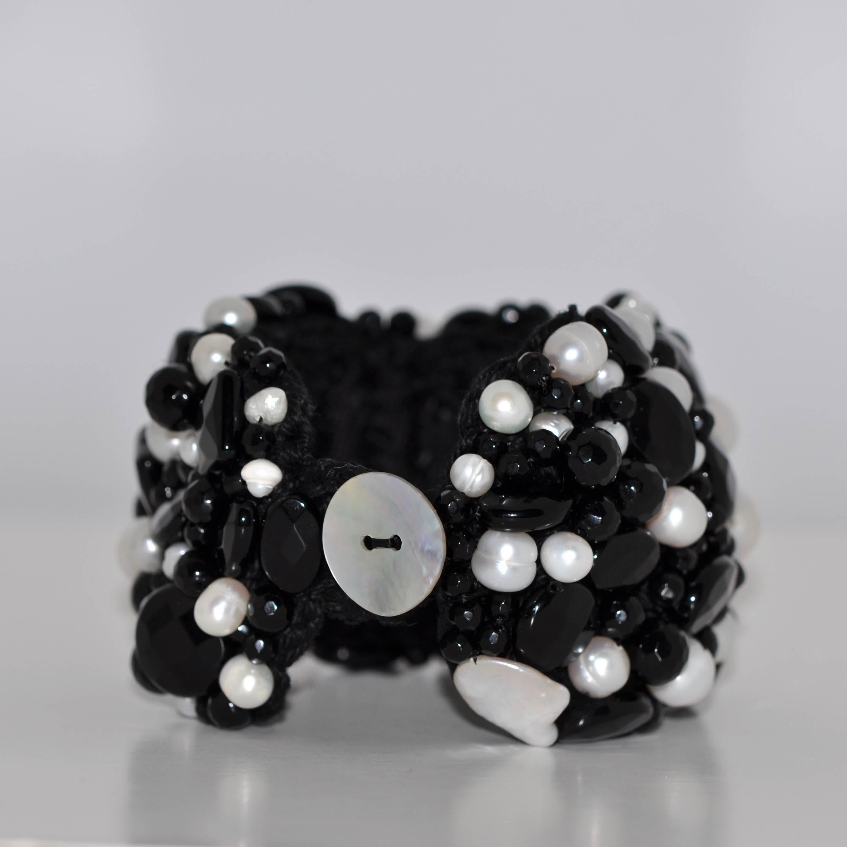 Onyx and Freshwater Pearls Artisanal Cuff Bracelet In New Condition In Vannes, FR