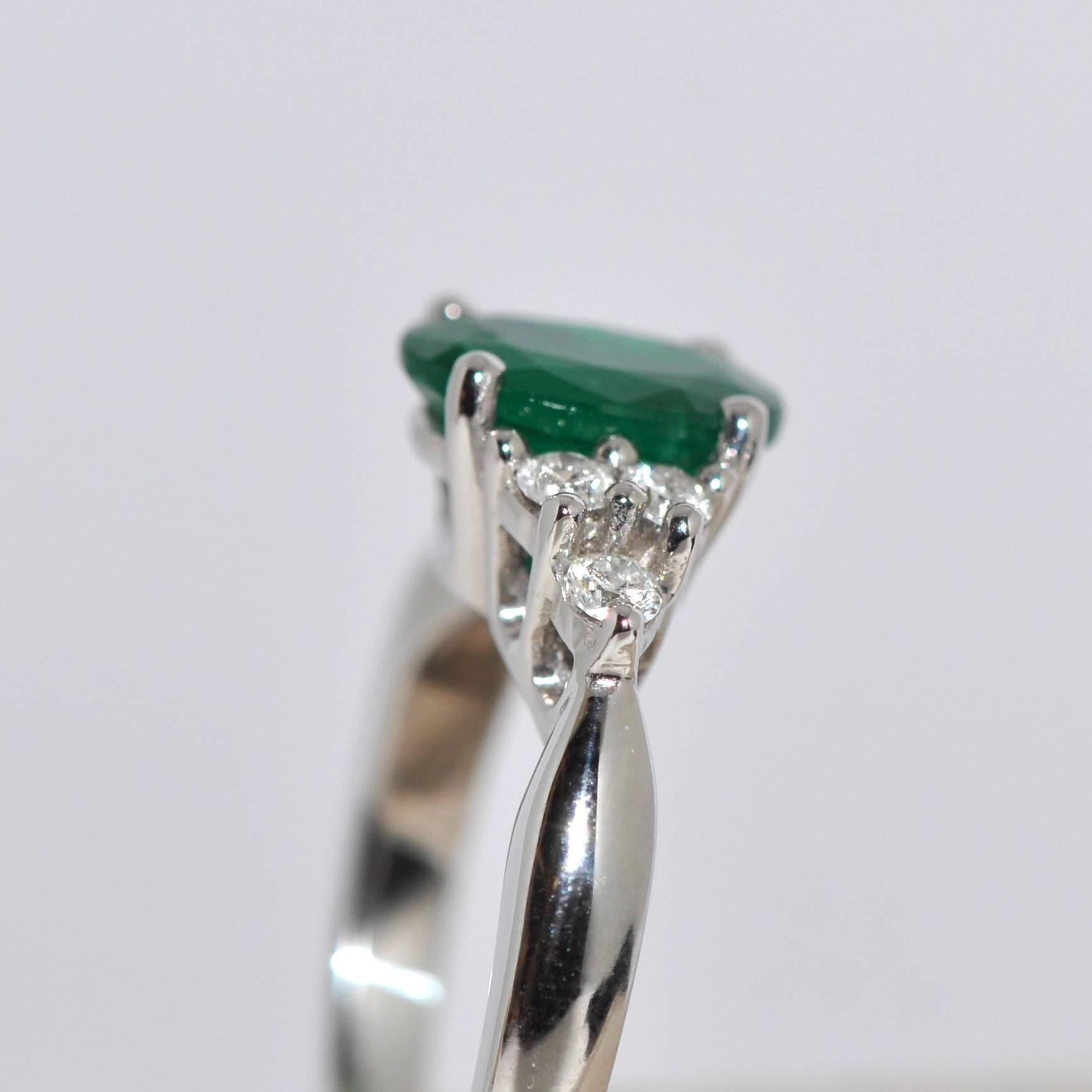Emerald and White Diamonds White Gold Engagement Ring In New Condition In Vannes, FR