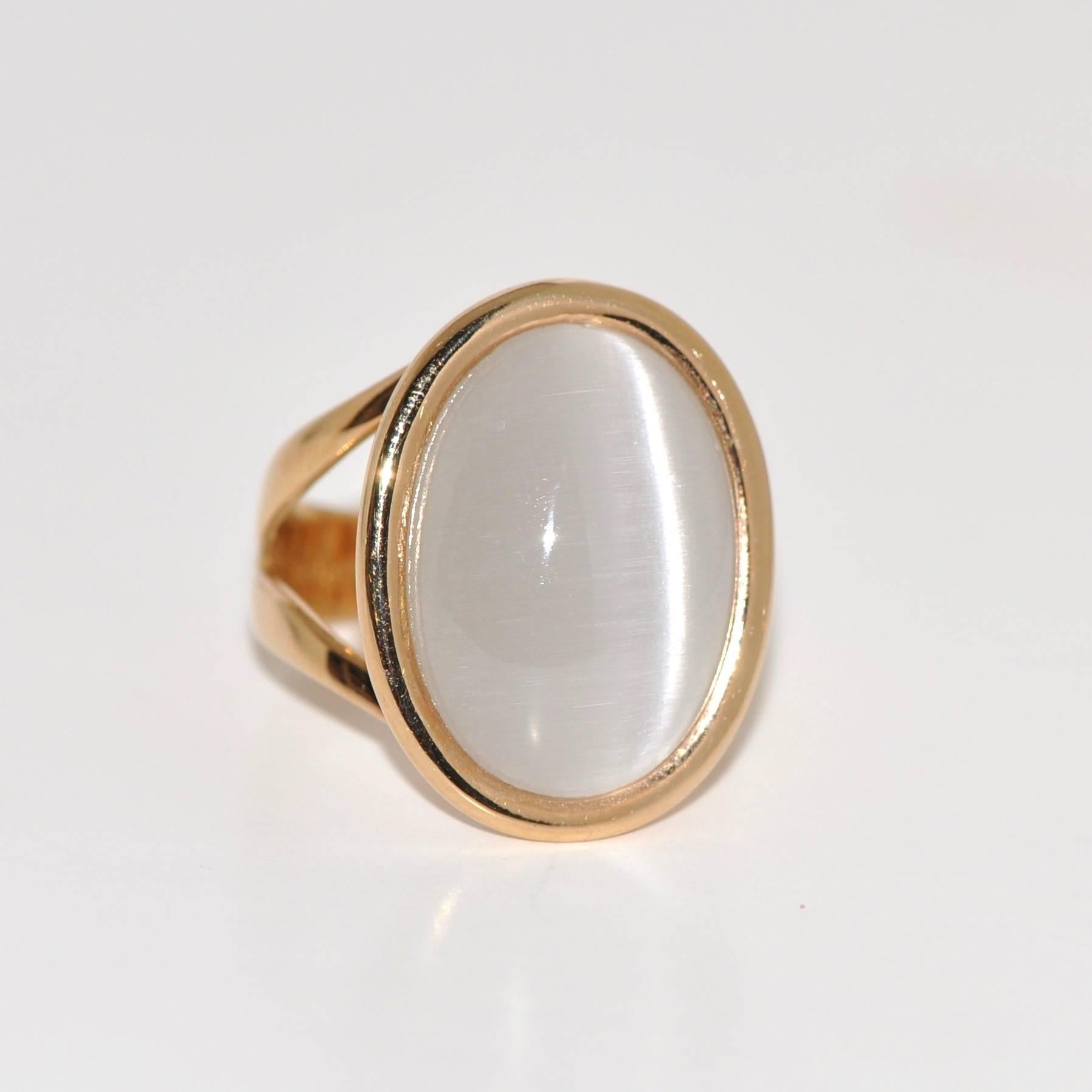 Discover this Grey Quartz and Rose Gold 18 Carat Dome Ring
Grey Quartz
Rose Gold 18 Carat 
French Size 53
US Size 6 1/4
