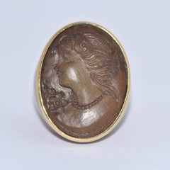 Wood Cameo and Bakelite Yellow Gold Ring
