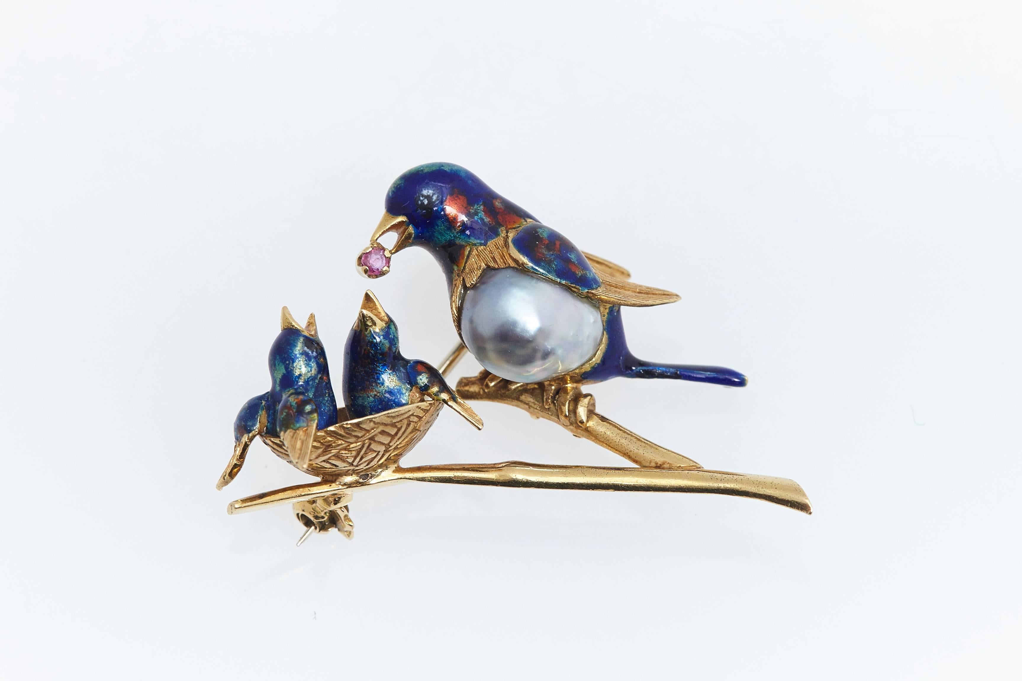 Cartier Enamel Pearl Gold Bird Pin In Good Condition For Sale In New York, NY
