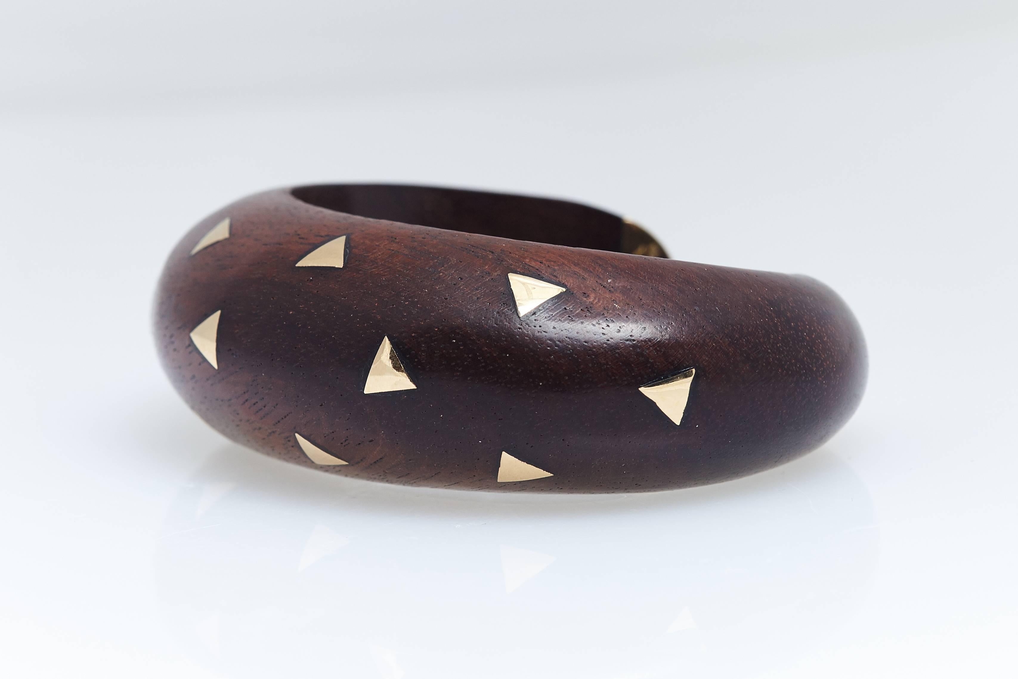 Van Cleef & Arpels Rosewood Wood Gold Cuff Bracelet In Excellent Condition For Sale In New York, NY