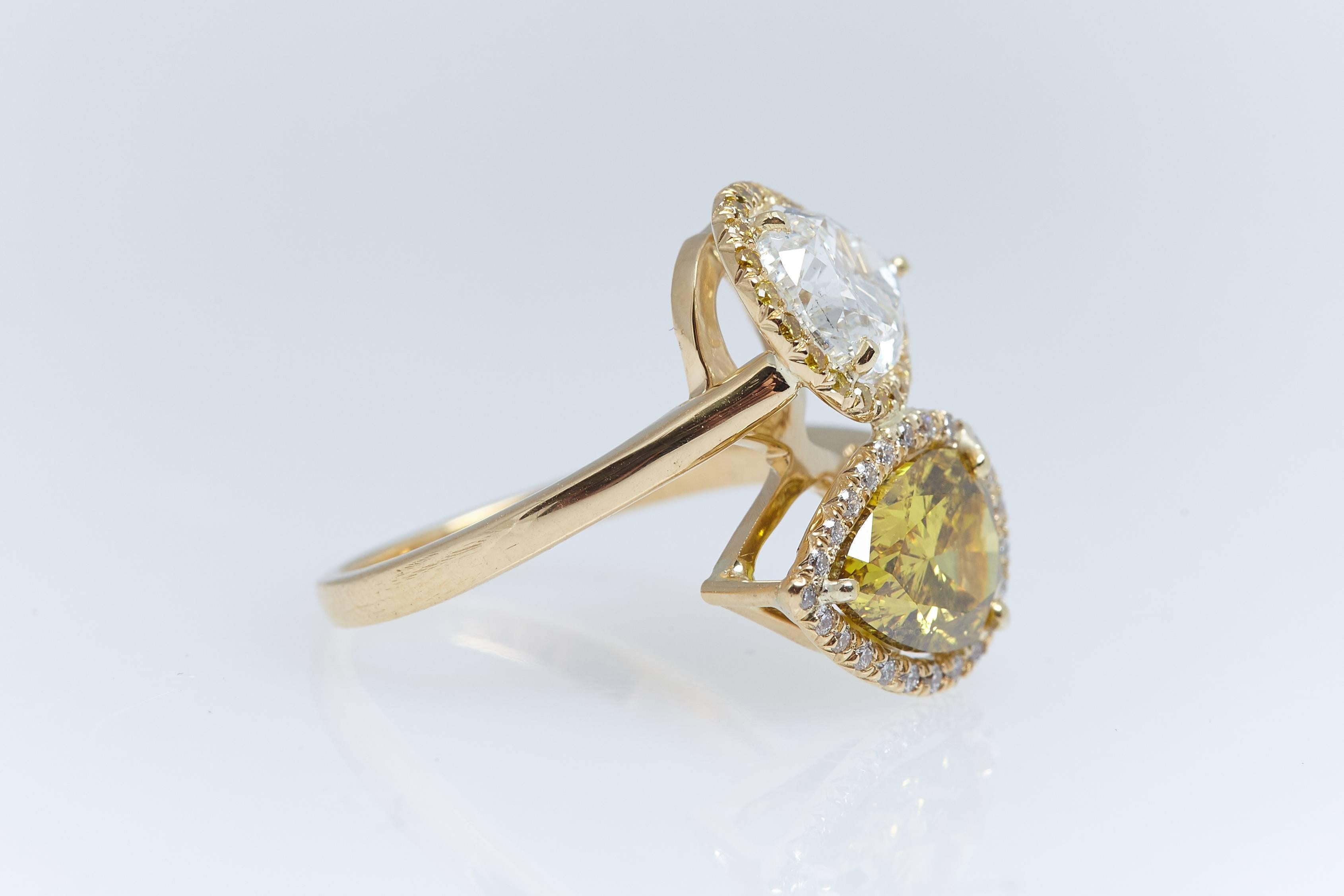 Modern GIA 4.03 Carat Pear Shaped White and Yellow Diamonds Gold Crossover Ring For Sale