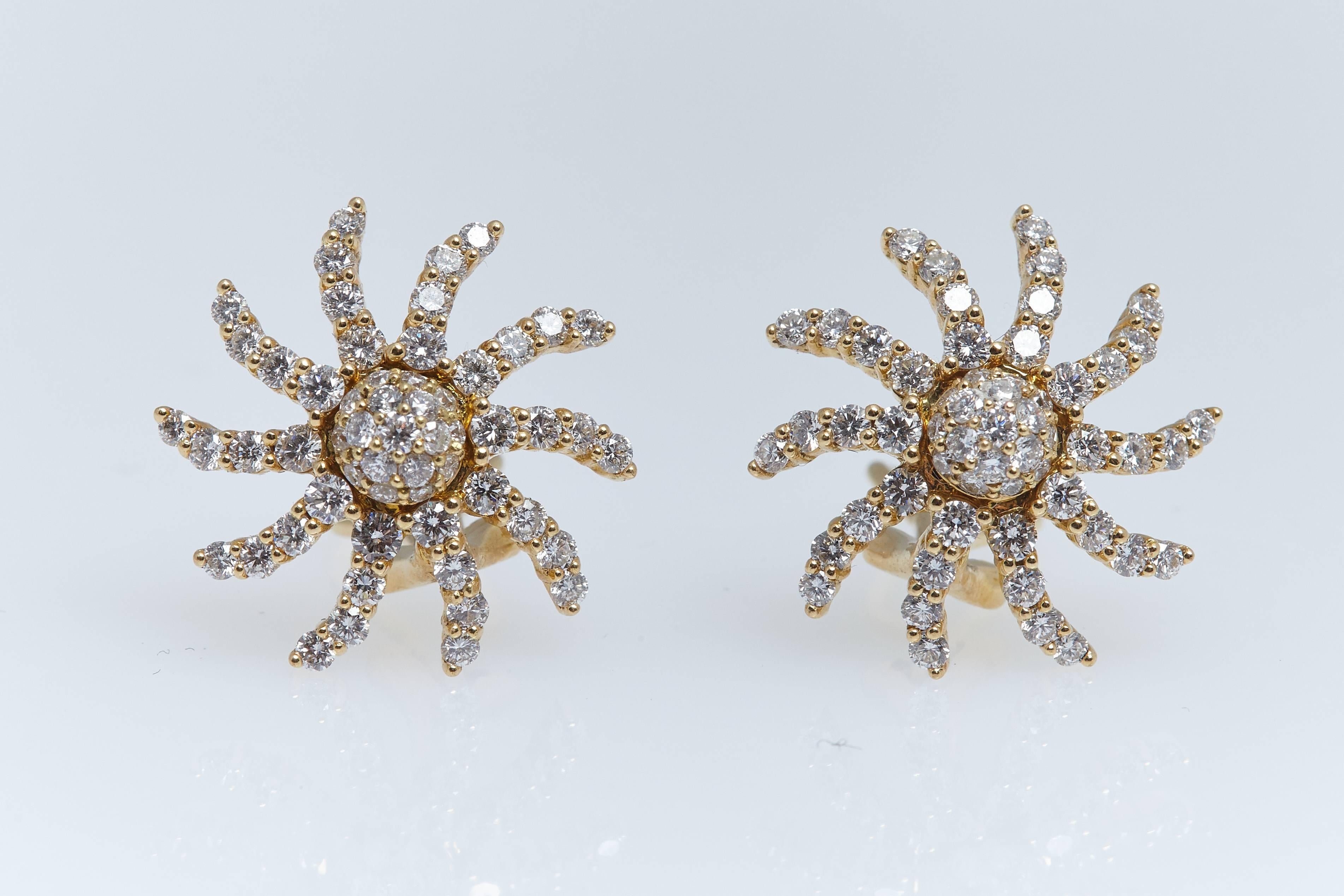 Diamond and Gold Starburst Earrings In Excellent Condition For Sale In New York, NY