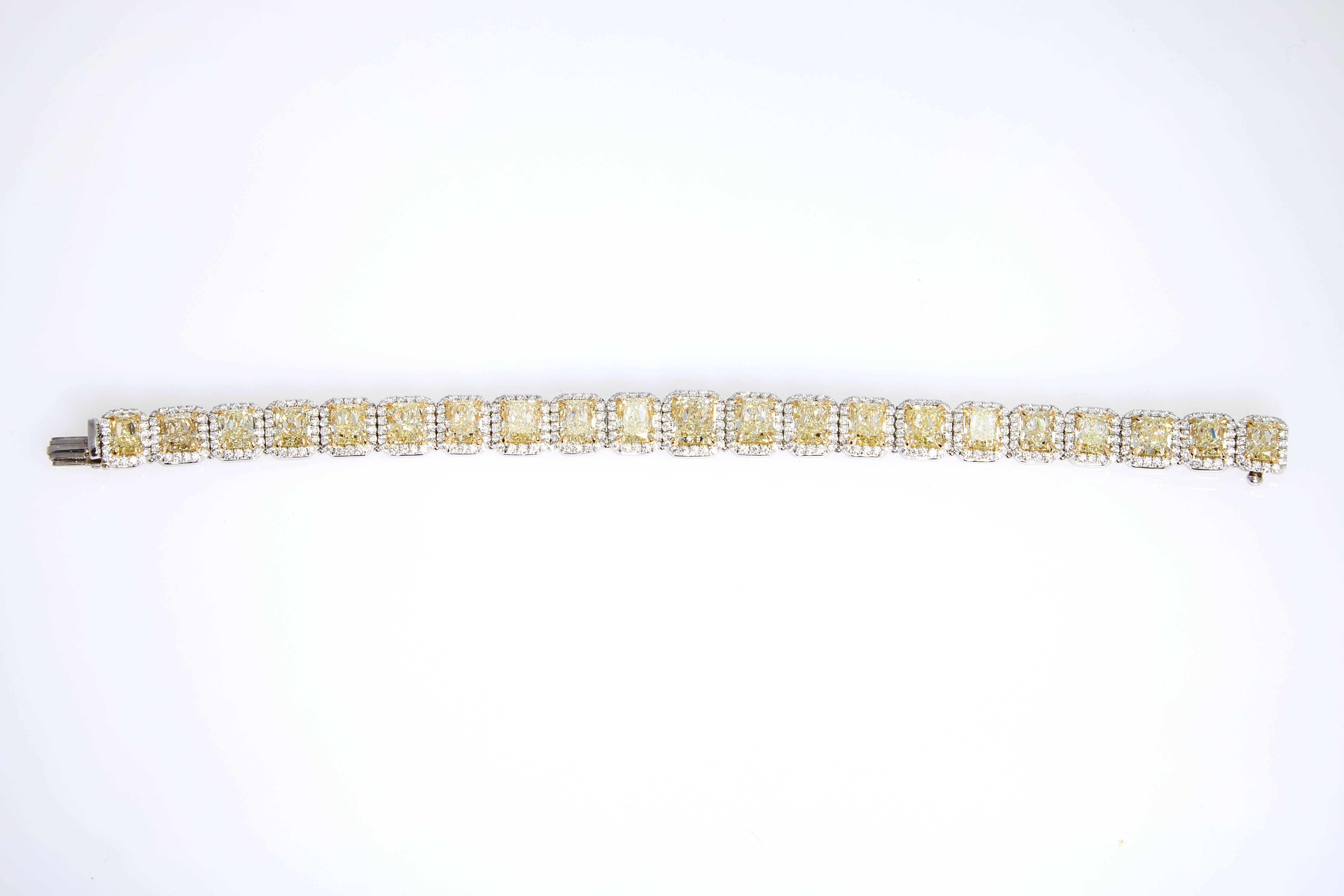 Yellow Radiant Diamonds and White Diamonds Bracelet Platinum and Gold In New Condition For Sale In New York, NY