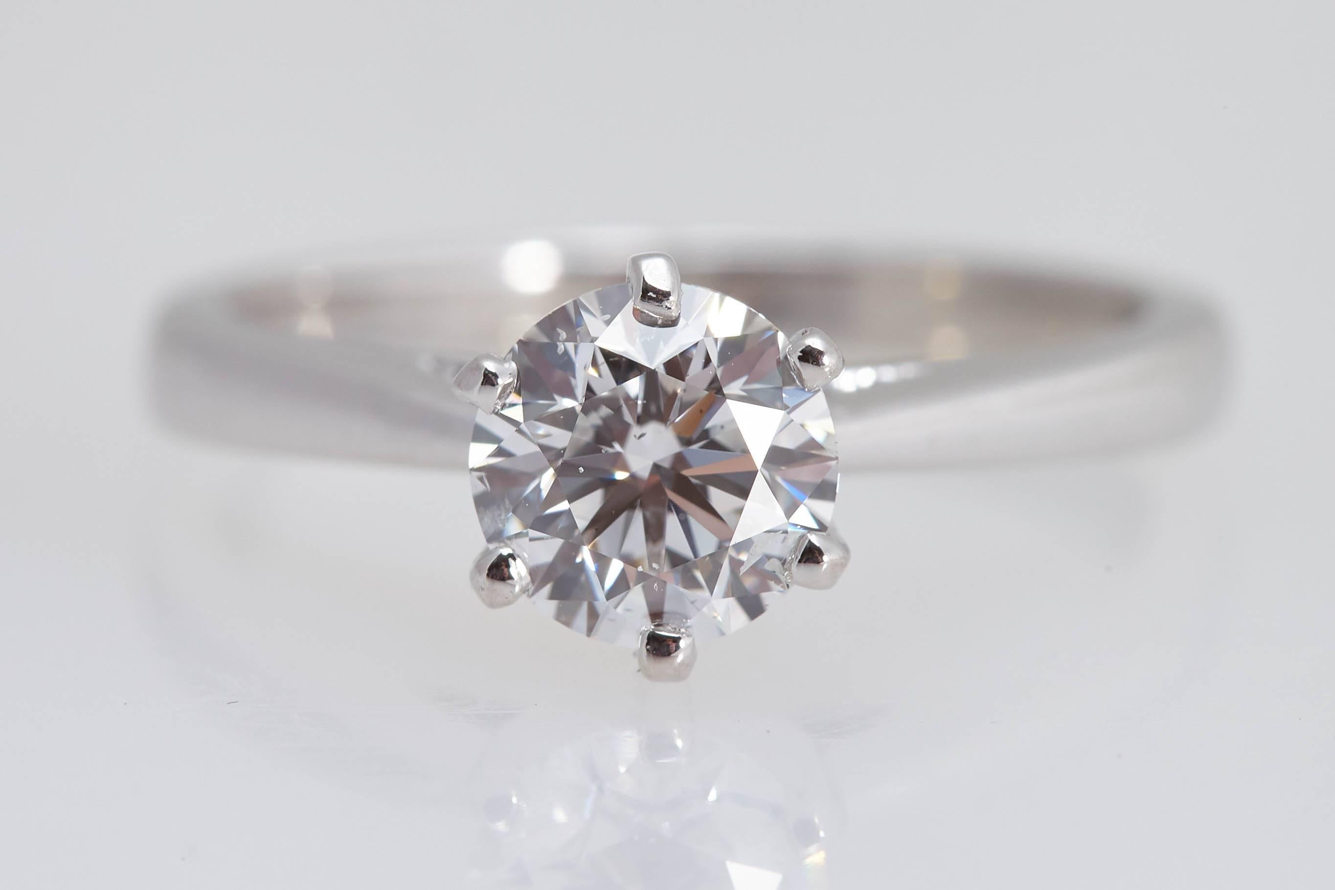 1.12 Carat Round Solitaire Platinum Ring EGL I/SI2 In Excellent Condition For Sale In New York, NY