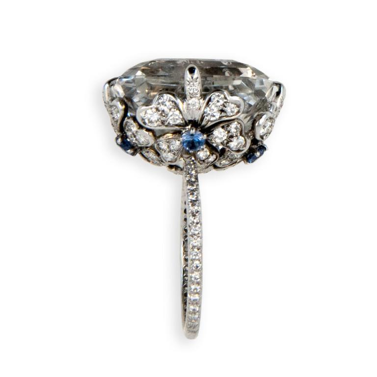 Laura Munder 27.99 Carat Pillow Cut Topaz Diamond Sapphire White Gold Ring In New Condition In West Palm Beach, FL