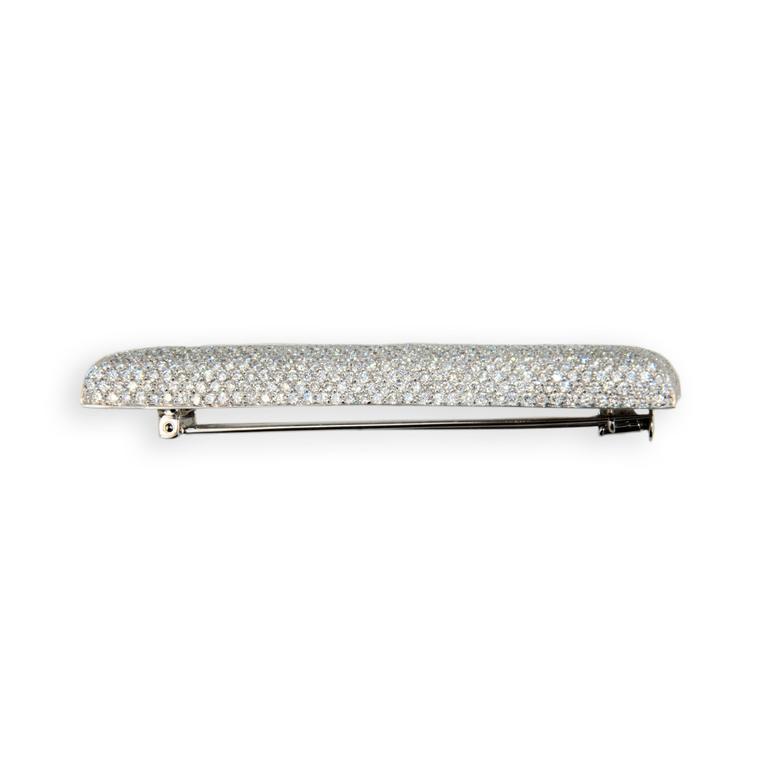 18 karat white Pave' diamond brooch, rectangular, set with 1280 diamonds 15.14 carats.
 
