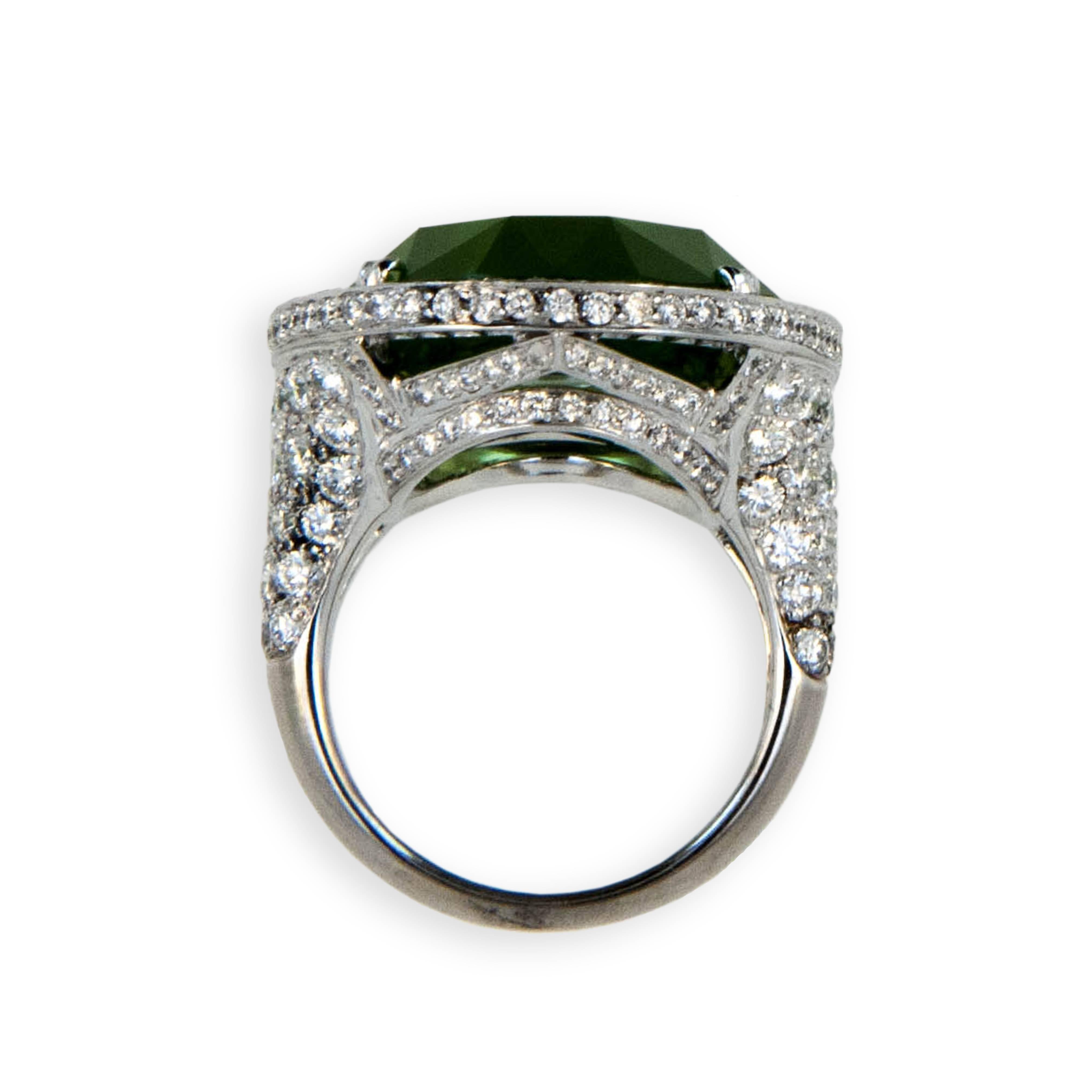 Laura Munder 27.44 Carat Peridot Diamond White Gold Ring In New Condition In West Palm Beach, FL