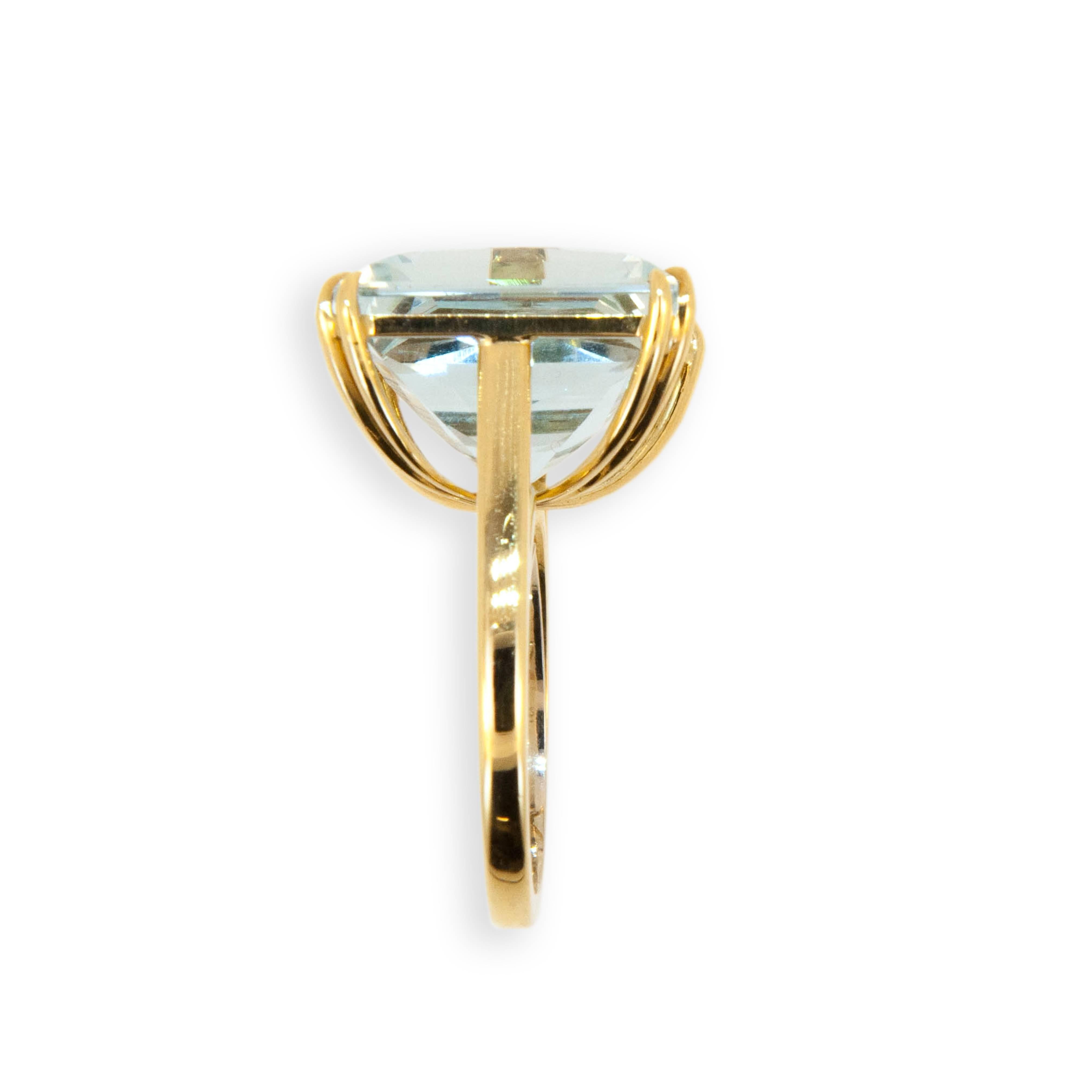 Square Cut Laura Munder 15.21 Carat Aquamarine Yellow Gold Ring For Sale