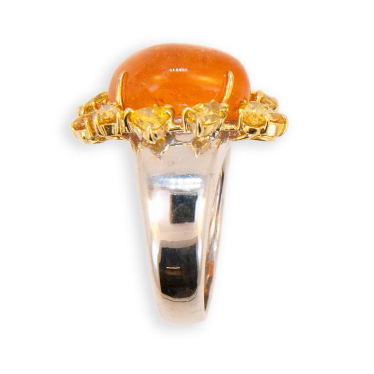 Laura Munder Mandarin Garnet Yellow Diamond White and Yellow Gold Ring In New Condition For Sale In West Palm Beach, FL
