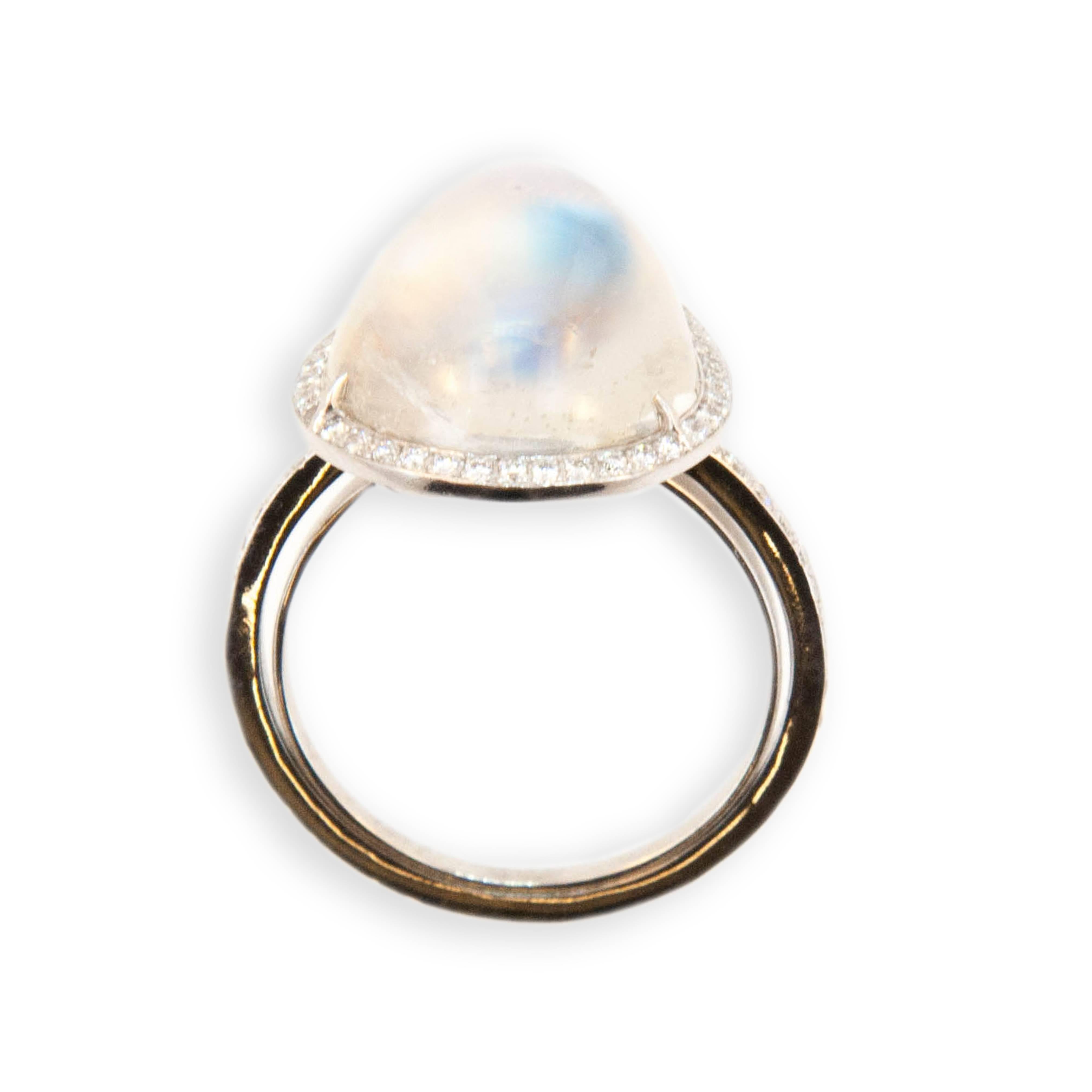 Laura Munder Moonstone Diamond White Gold Ring In New Condition In West Palm Beach, FL