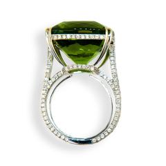 Laura Munder 26.78 Carat Peridot Diamond White Gold Ring