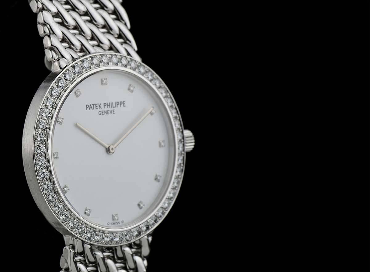 Patek Philippe White Gold Diamond Set Calatrava Mid Size Manual Wind Wristwatch In Excellent Condition In London, GB