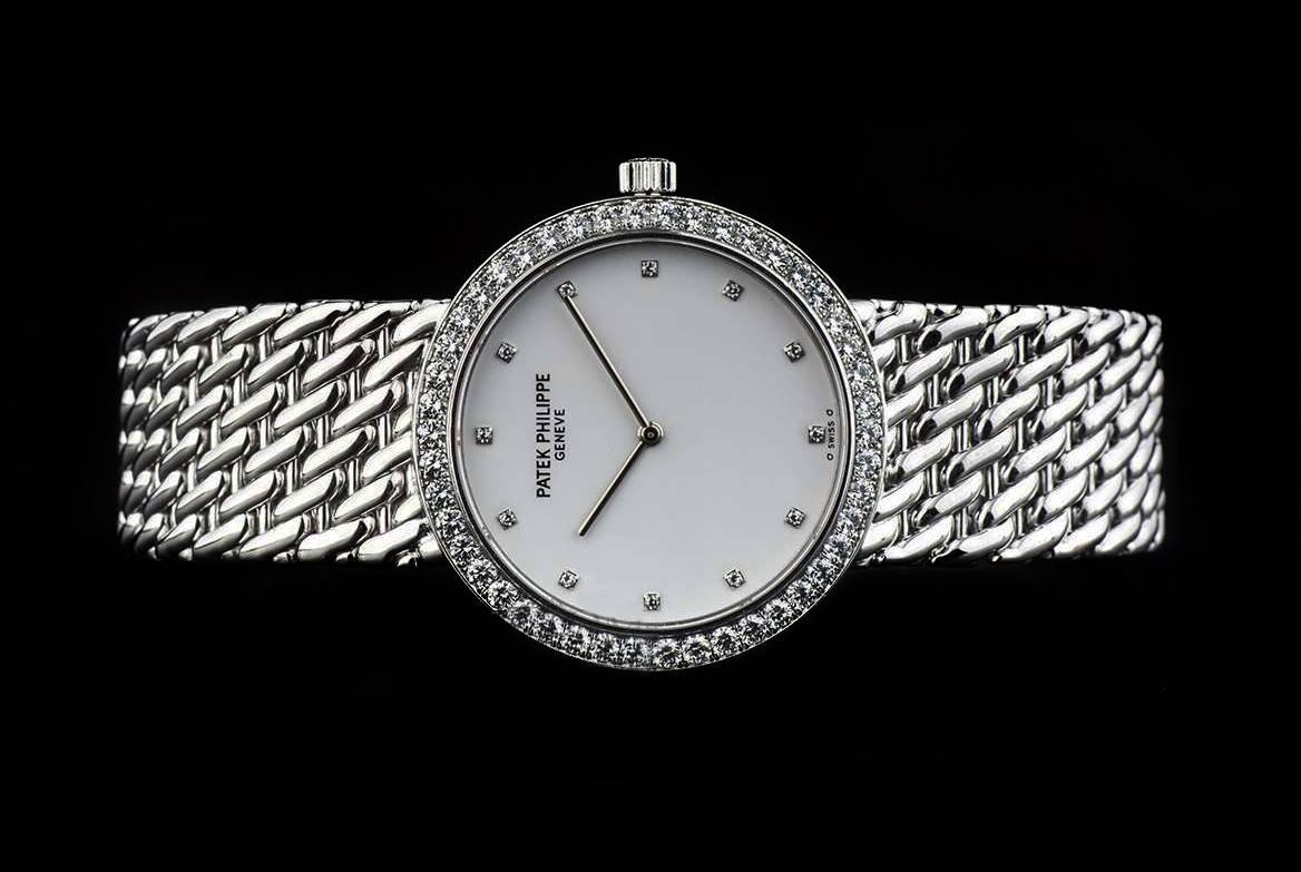Women's or Men's Patek Philippe White Gold Diamond Set Calatrava Mid Size Manual Wind Wristwatch