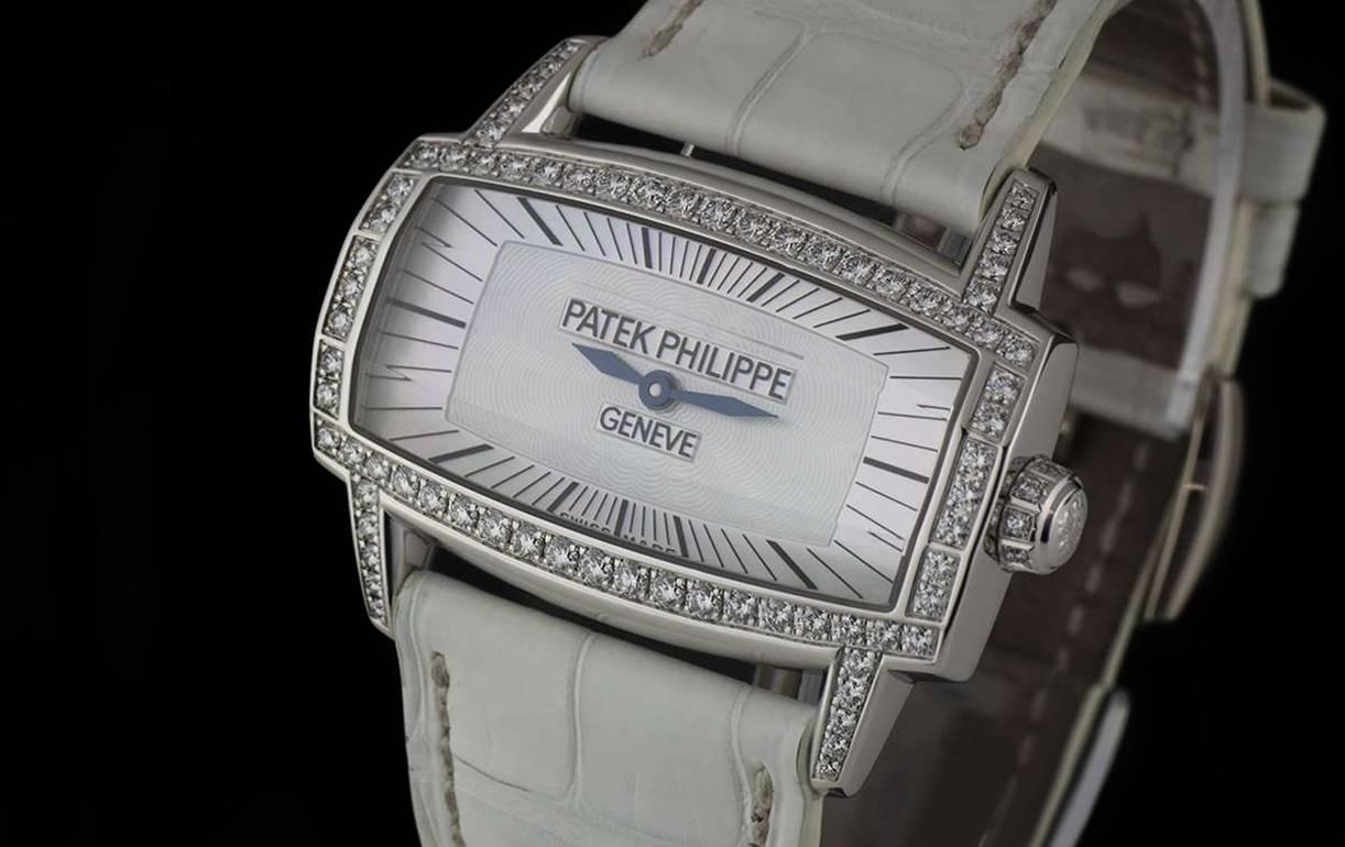 18k White Gold Gondolo Gemma Ladies Wristwatch 4981G, white mother of pearl) dial with hour and minute markers, an 18k white gold fixed bezel and lugs set with approximately 72 round brilliant diamonds with a total of approximately 1.05 carats, an