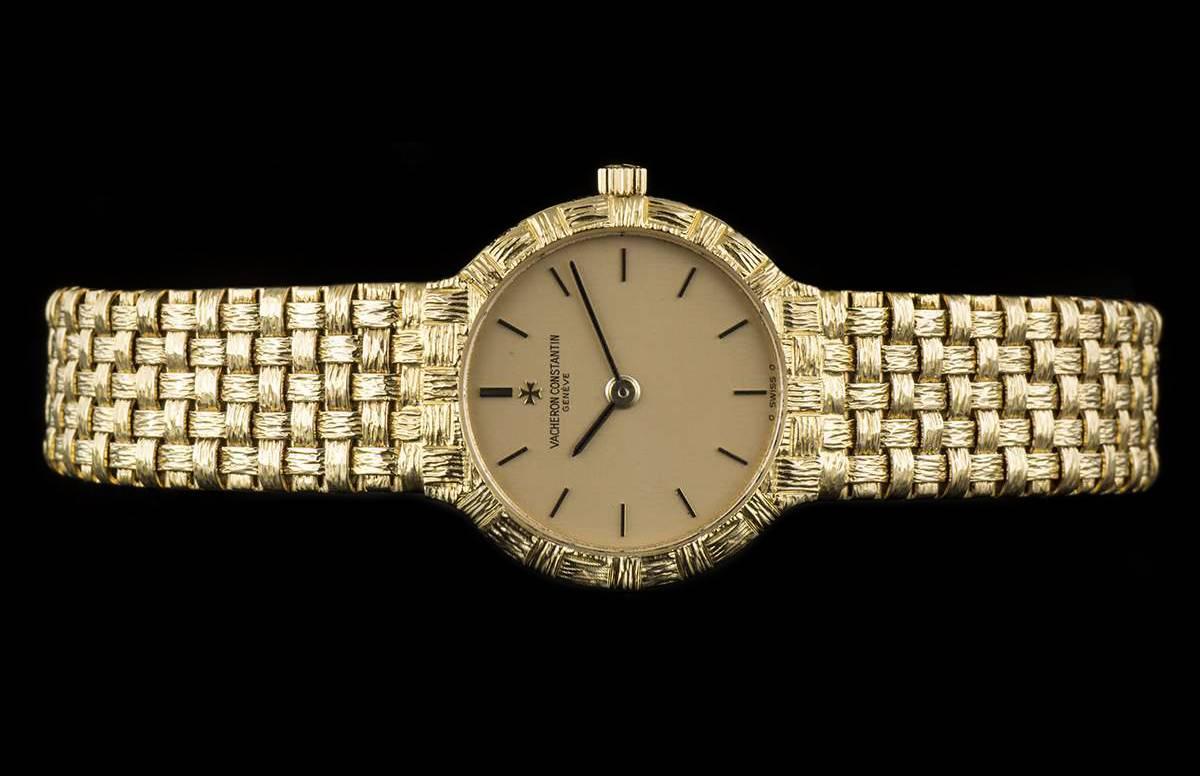 Vacheron & Constantin Ladies Yellow Gold Champagne Dial Quartz Wristwatch In Excellent Condition In London, GB