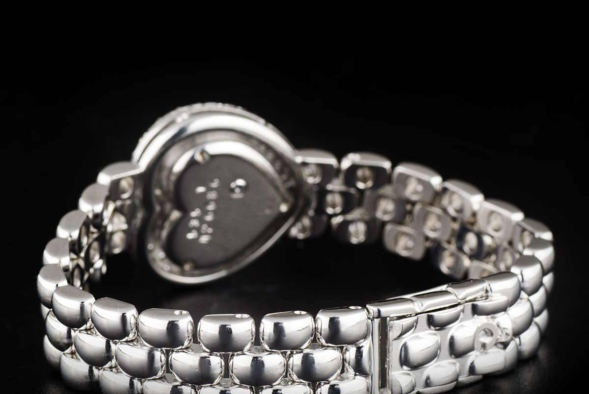 Chopard Ladies White Gold Diamond Set Heart Shaped quartz Wristwatch In Excellent Condition In London, GB