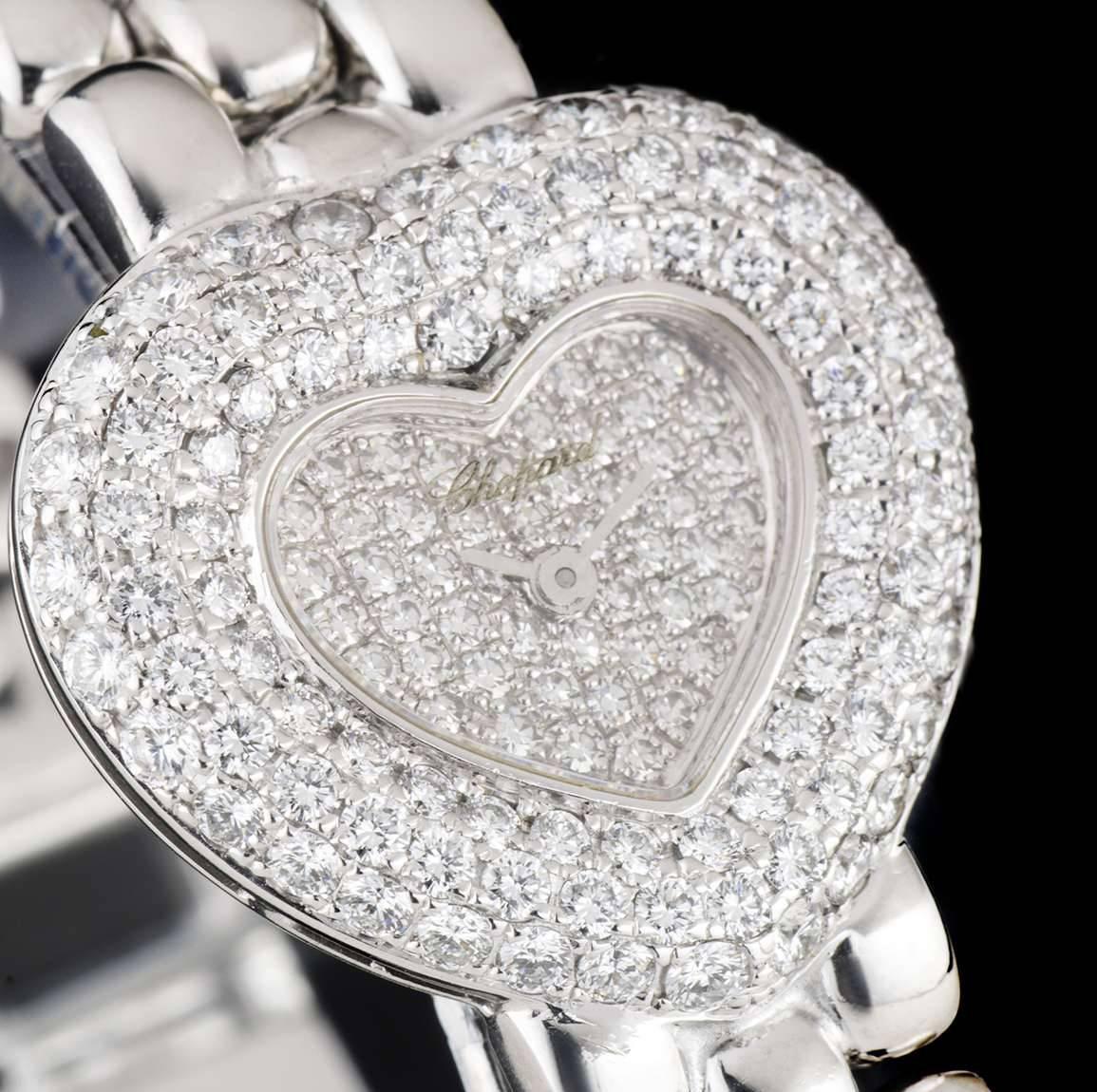 A White Gold Heart Shaped Ladies Wristwatch, pavé diamond set dial, a fixed white gold bezel set with approximately 89 round brilliant cut diamonds, a white gold bracelet with a white gold jewelry style clasp, sapphire glass, quartz movement, in