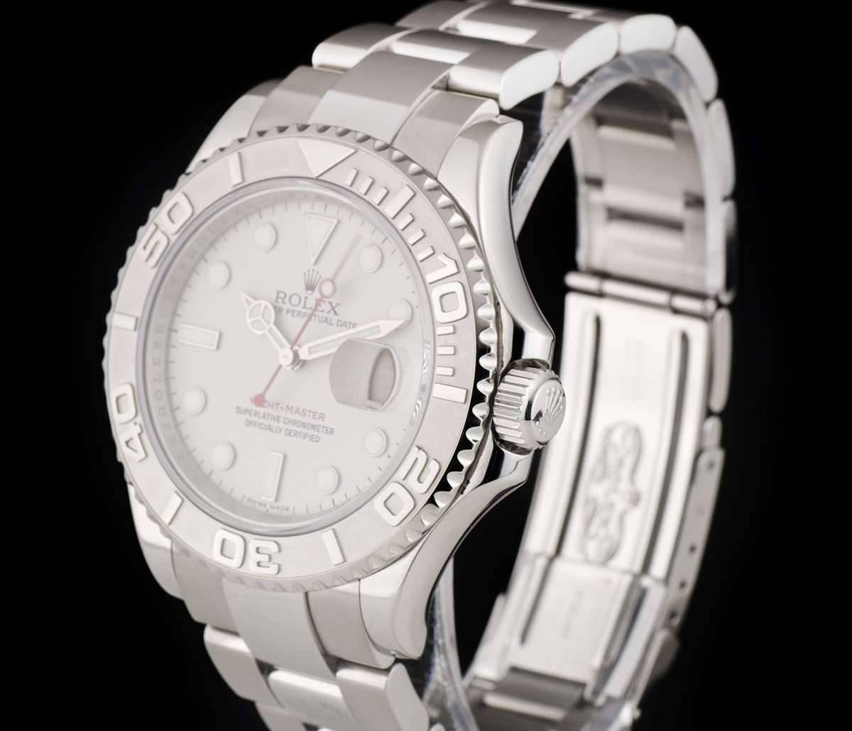 A Stainless Steel Oyster Perpetual Yacht-Master Gents Wristwatch, platinum dial with applied hour markers, date at 3 0'clock, a platinum bi-directional rotating bezel with a platinum bezel insert, a stainless steel oyster bracelet with a stainless