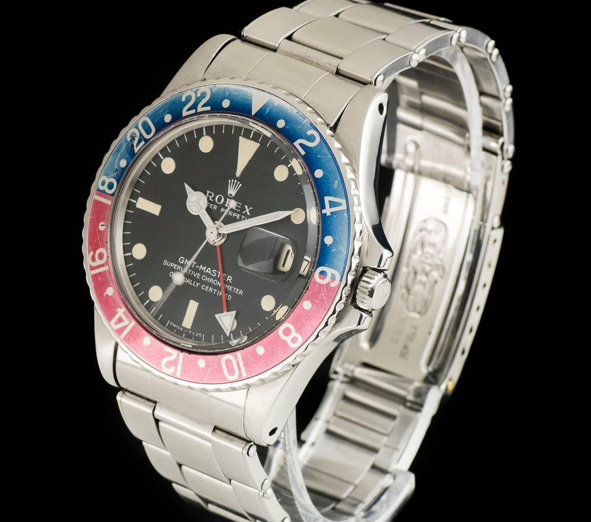A Stainless Steel Pepsi Bezel GMT-Master Vintage Gents Wristwatch, rare original long E matte black dial with hour markers, date at 3 0'clock, a stainless steel bi-directional rotating bezel with a blue and red "pepsi" insert, a rare