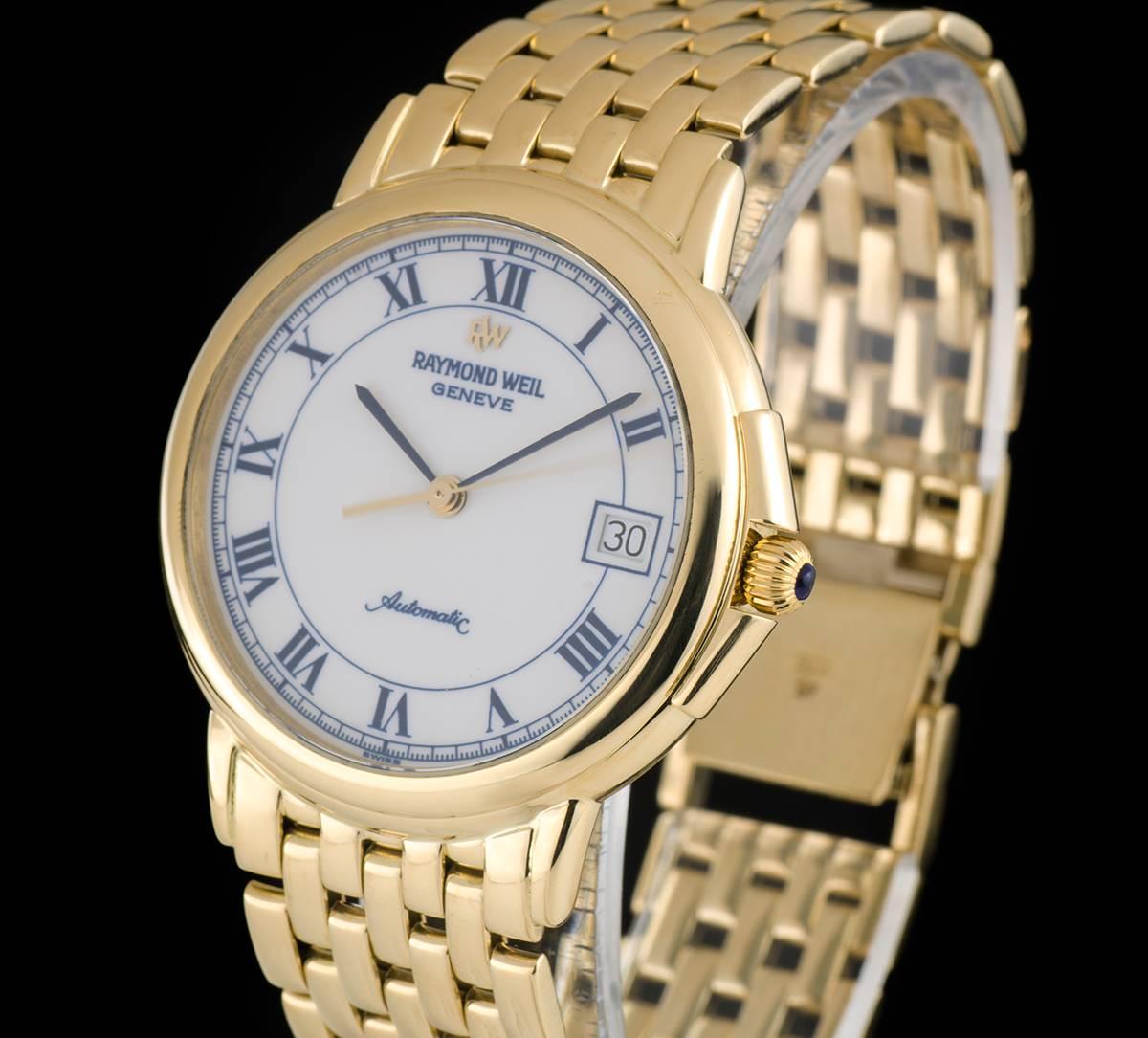An 18k Yellow Gold Gents Dress Wristwatch, white dial with roman numerals, date at 3 0'clock, a fixed 18k yellow gold bezel, an 18k yellow gold bracelet with an 18k yellow gold jewellery style clasp, mineral glass, exhibition caseback, automatic
