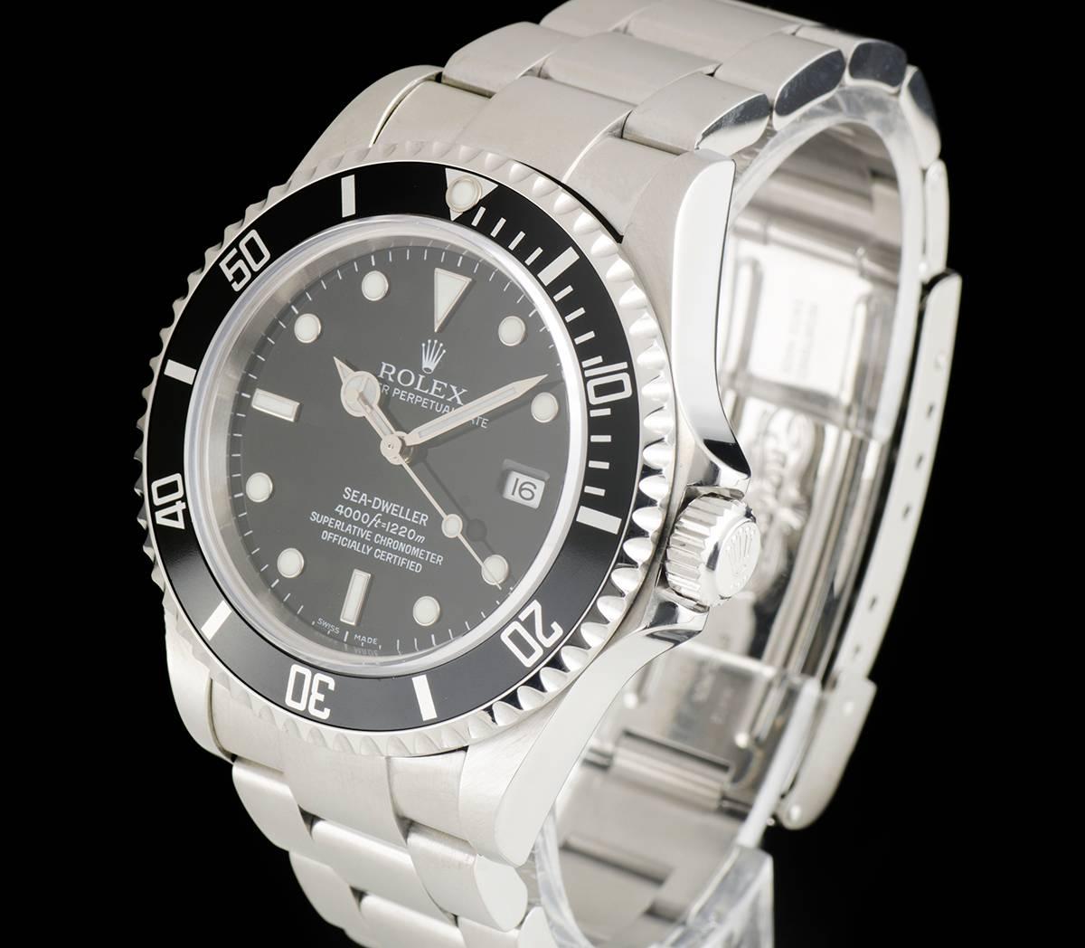 A Stainless Steel Oyster Perpetual Sea-Dweller Gents Wristwatch, black dial with applied hour markers, date at 3 0'clock, a stainless steel uni-directional rotating bezel with a black bezel insert, a stainless steel oyster bracelet with a stainless