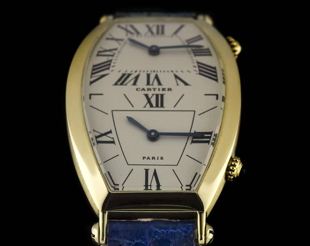 Cartier Gold Tonneau Cintree Dual Time Mid-Size Quartz Wristwatch In Excellent Condition In London, GB