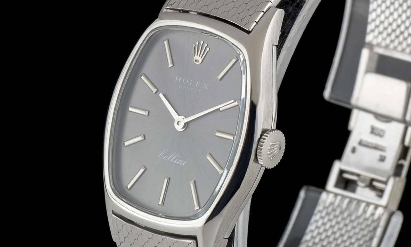 An 18k White Gold Cellini Ladies Wristwatch, silver dial with applied 18k white gold batons, a fixed 18k white gold smooth bezel, a brushed 18k white gold integrated bracelet with a brushed 18k white gold jewellery style clasp, sapphire glass,