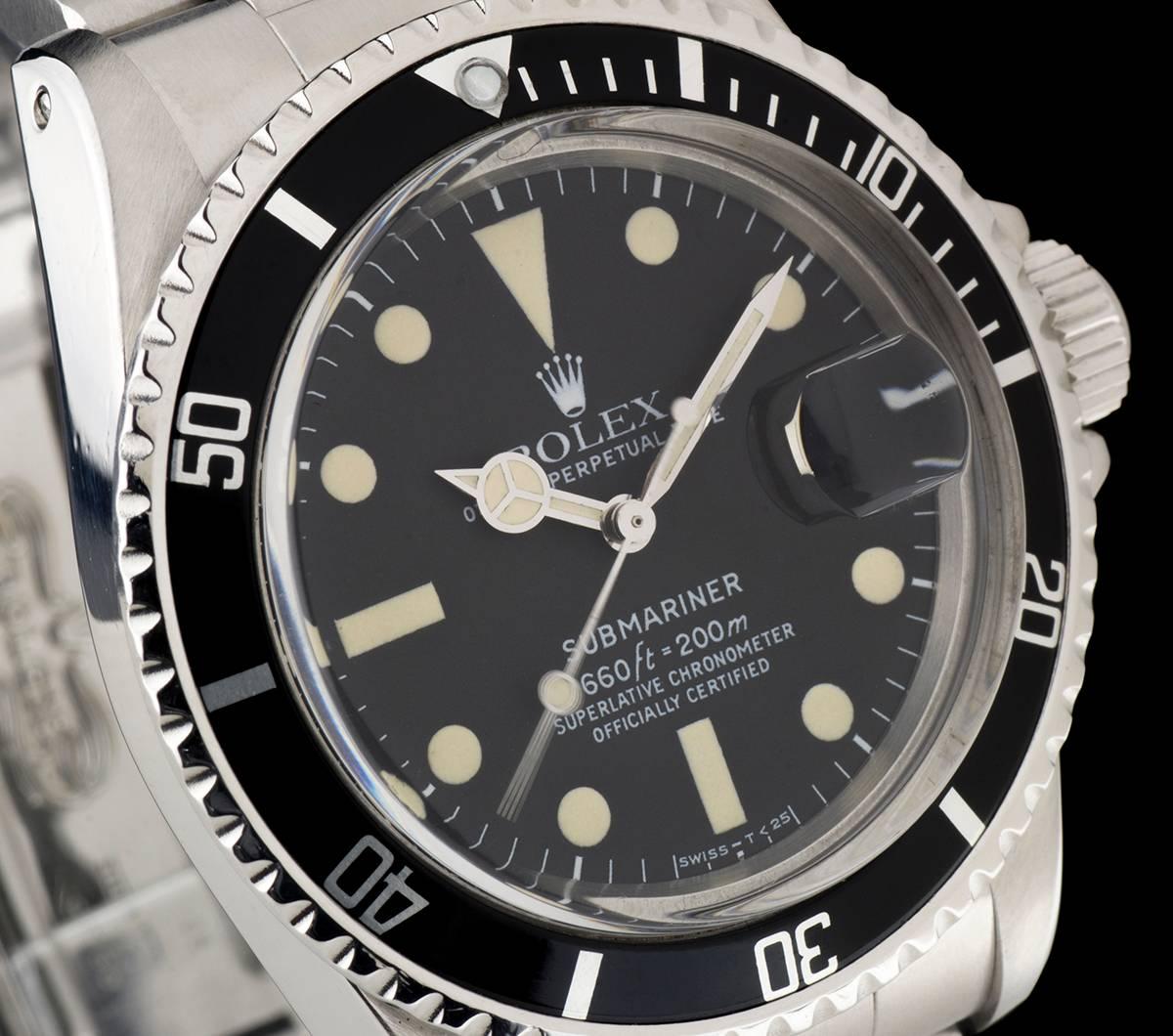 A Stainless Steel Oyster Perpetual Submariner Date Vintage Gents Wristwatch, matte black dial with hour markers, date at 3 0'clock, a stainless steel bi-directional rotating bezel with a black bezel insert, a stainless steel oyster bracelet with a