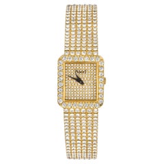 Piaget Montre habillée entièrement ornée de perles en or jaune 18 carats avec cadran en diamants pavés pour femmes