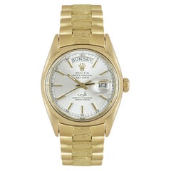 Raro Rolex Day-Date Oro Amarillo Esfera Qaboos Acabado Corteza 1807